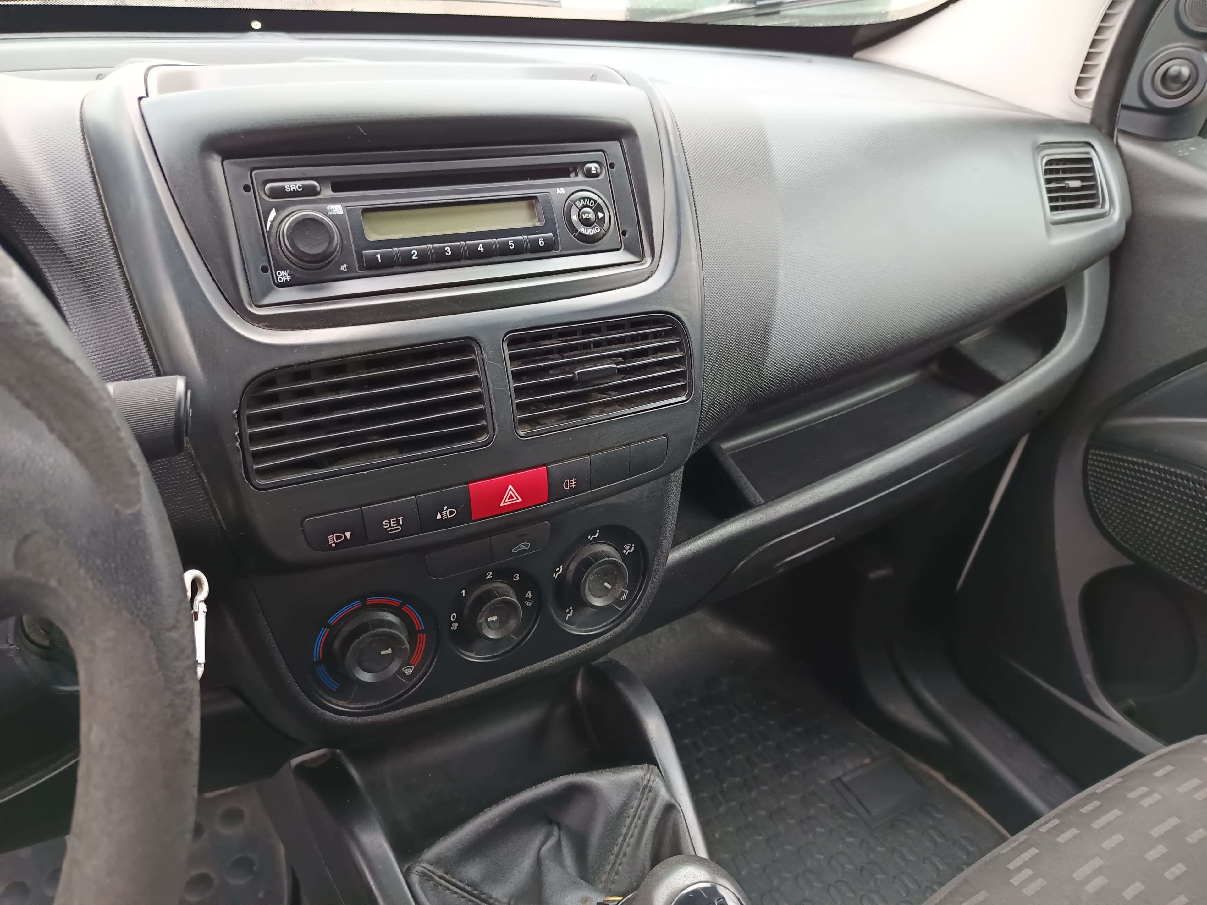 Opel Combo D Van · Ano 2018 — image 31