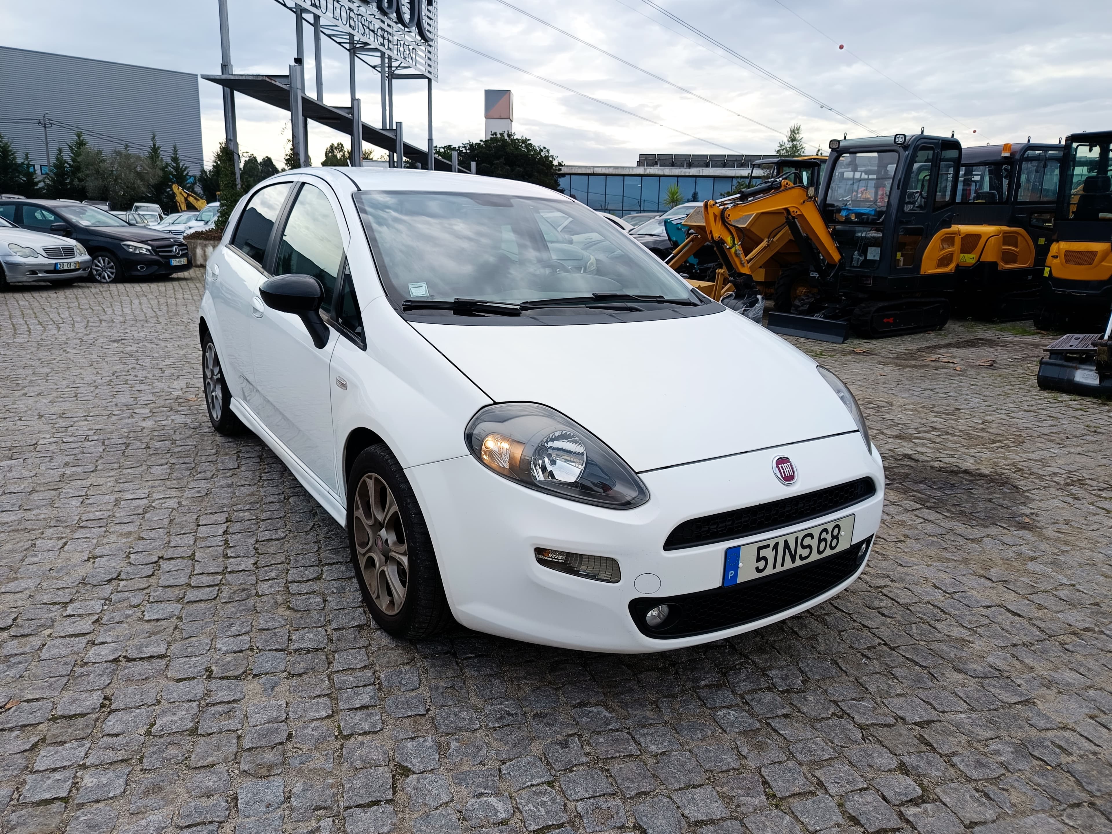 Fiat Punto · Ano 2013 — imagem 3