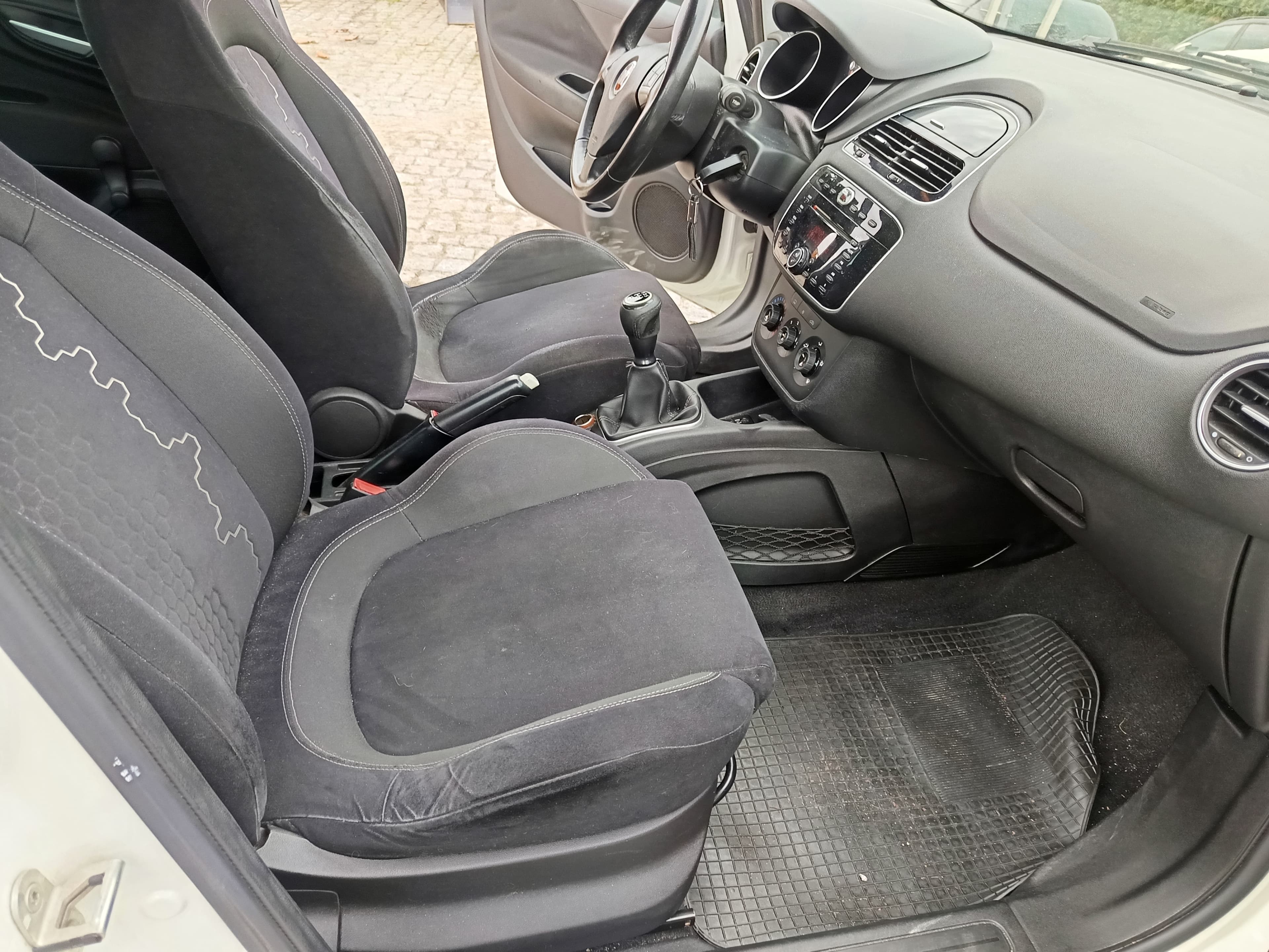 Fiat Punto · Ano 2013 — imagem 24
