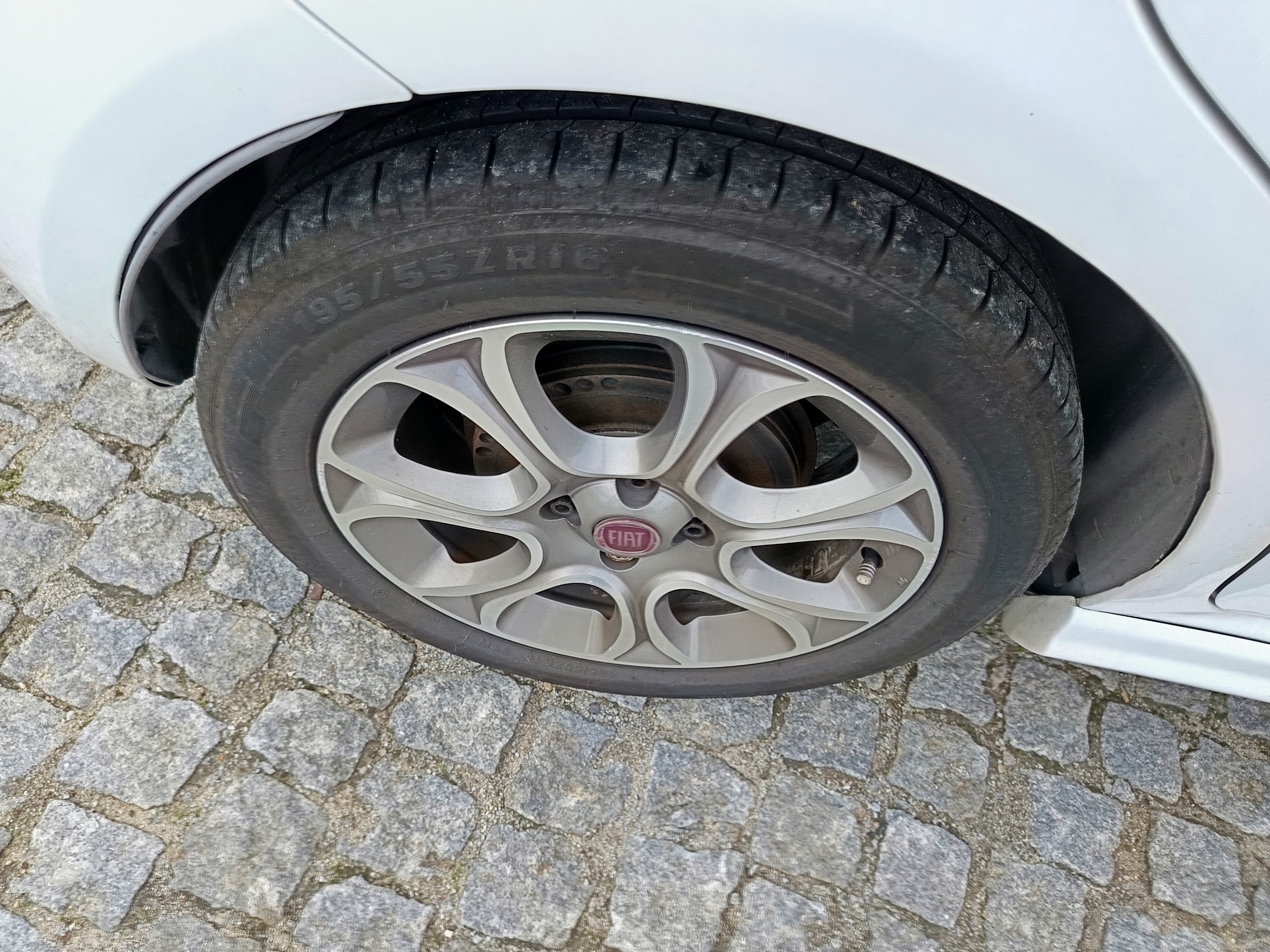 Fiat Punto · Ano 2013 — imagem 8