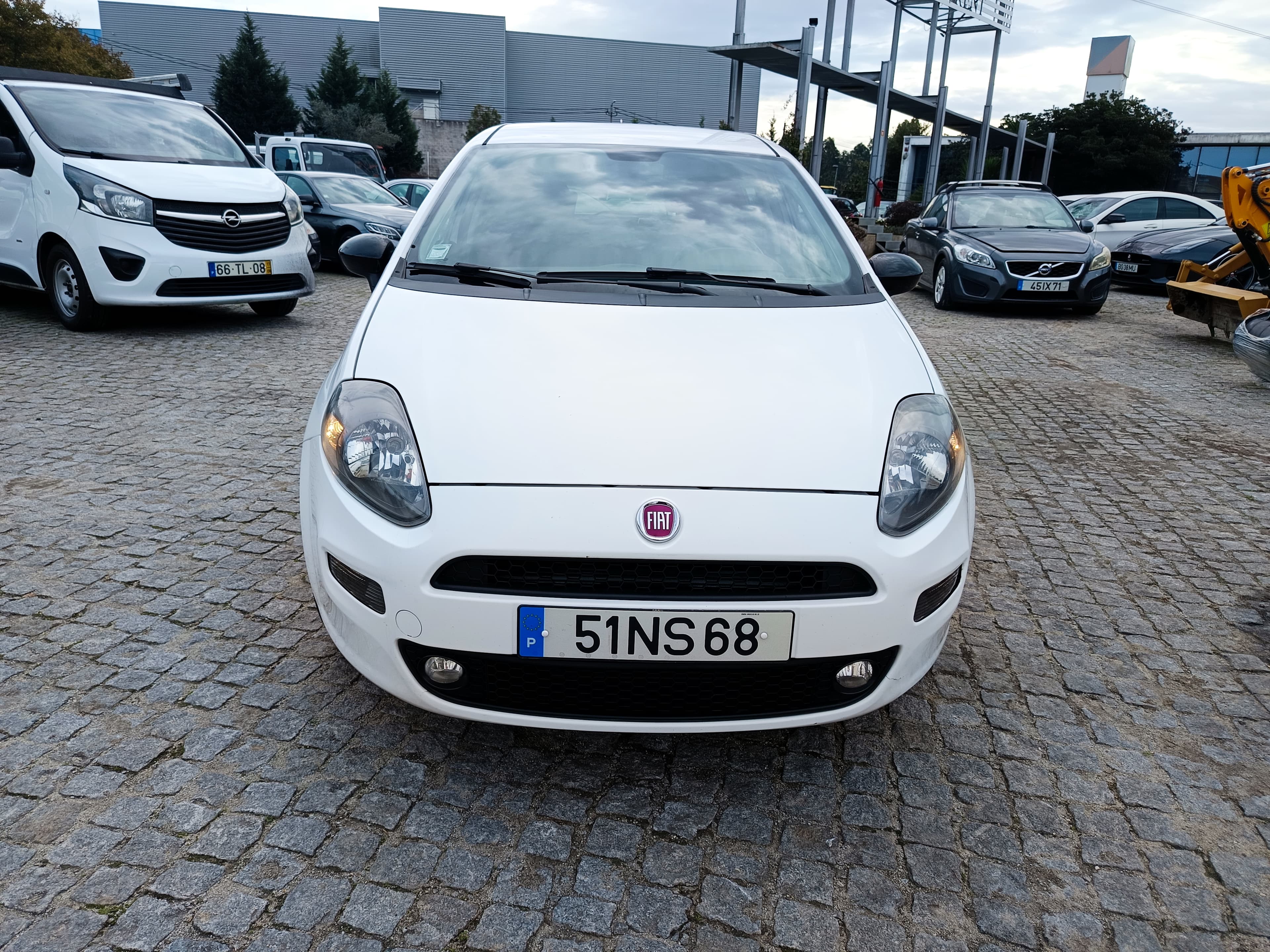 Fiat Punto · Ano 2013 — imagem 2