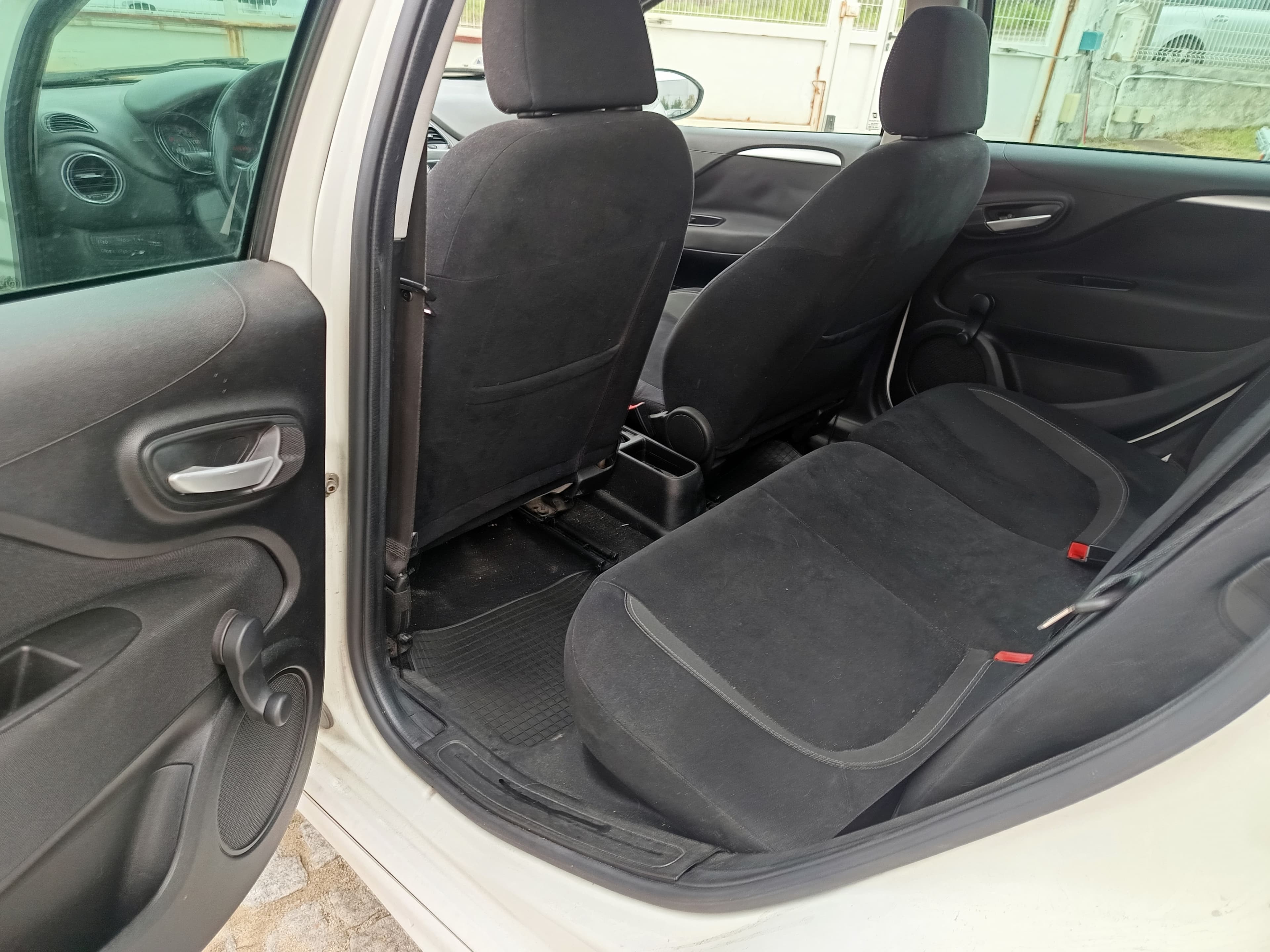 Fiat Punto · Ano 2013 — imagem 25