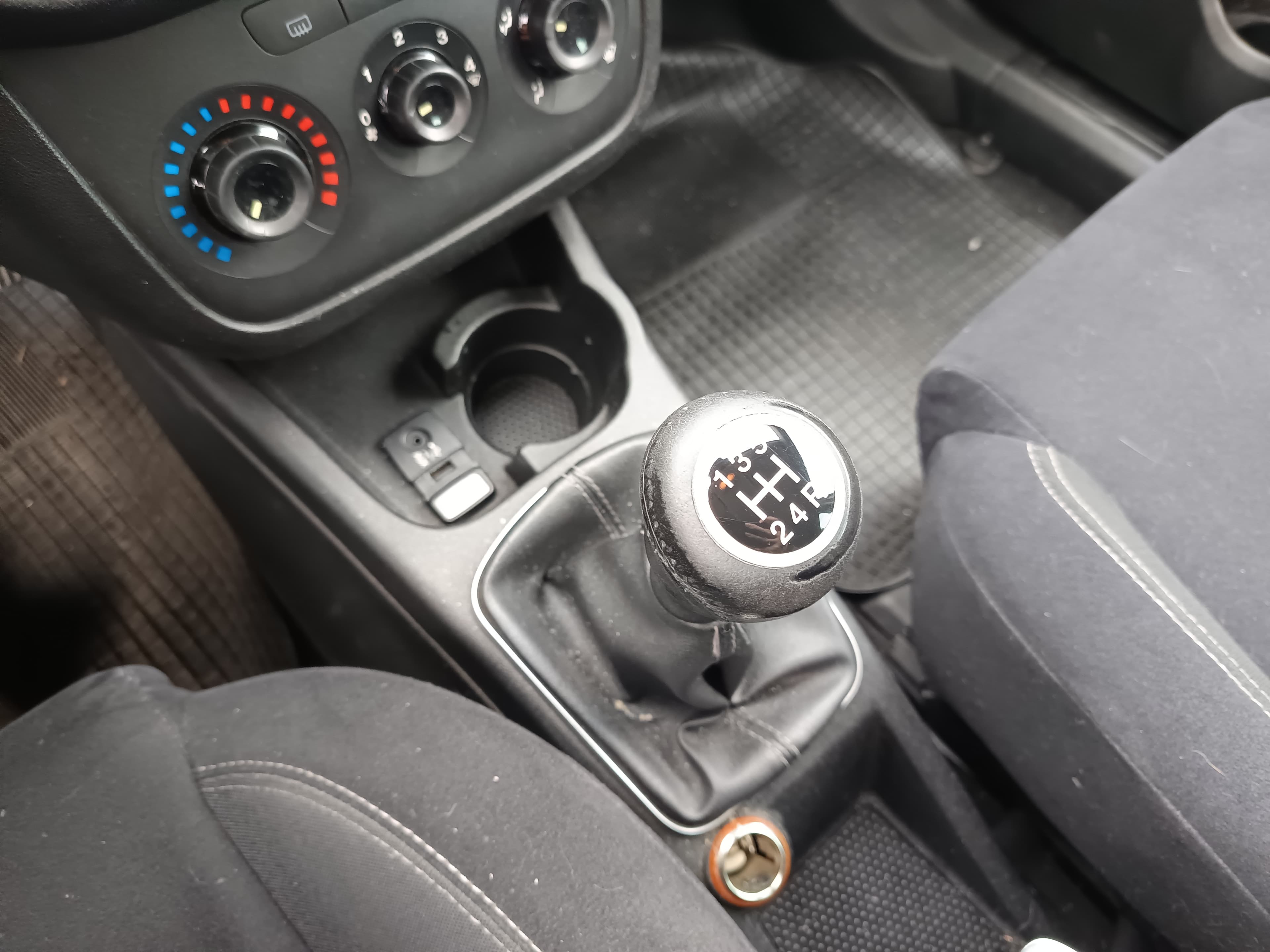 Fiat Punto · Ano 2013 — imagem 36
