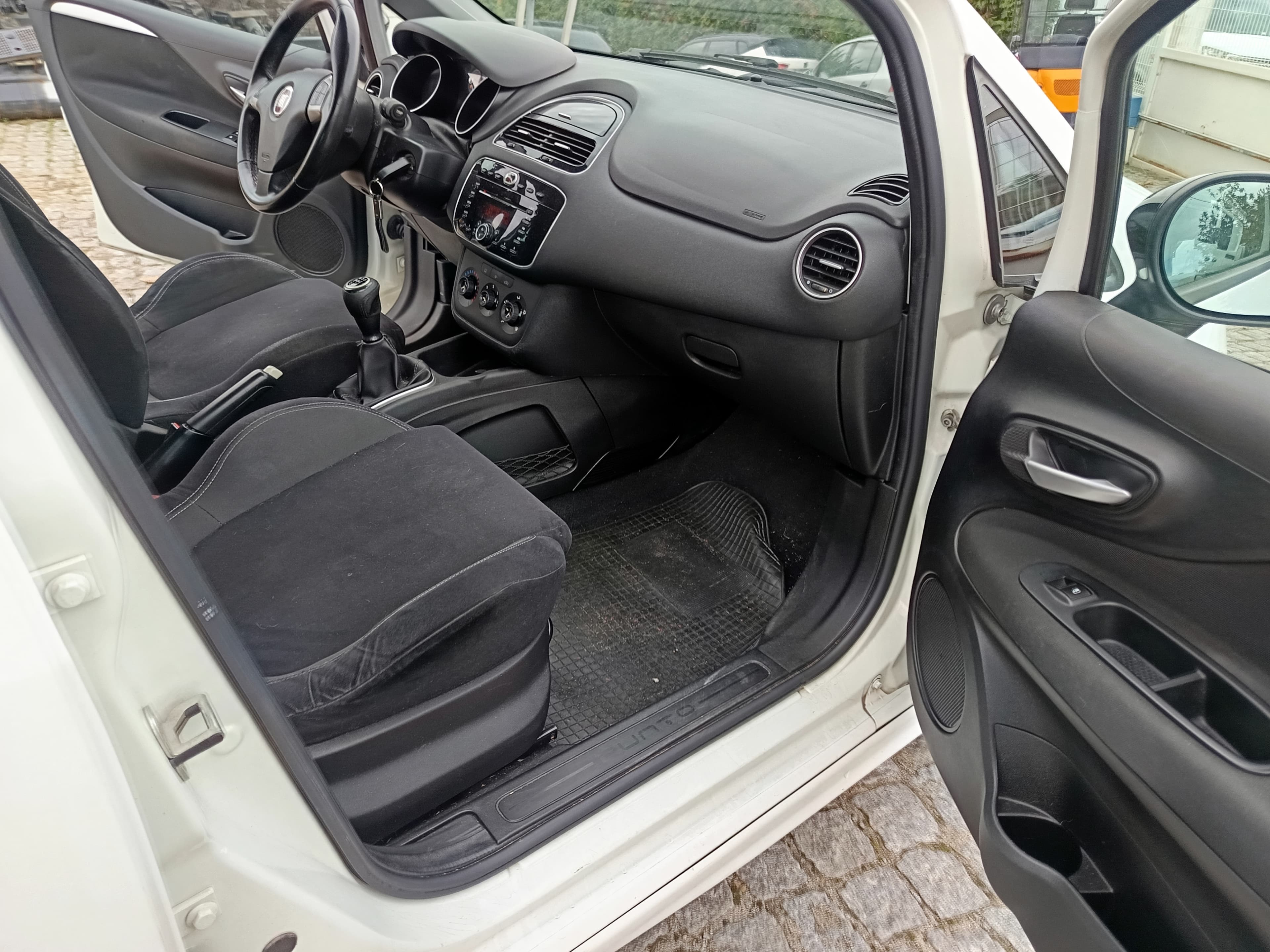 Fiat Punto · Ano 2013 — imagem 22