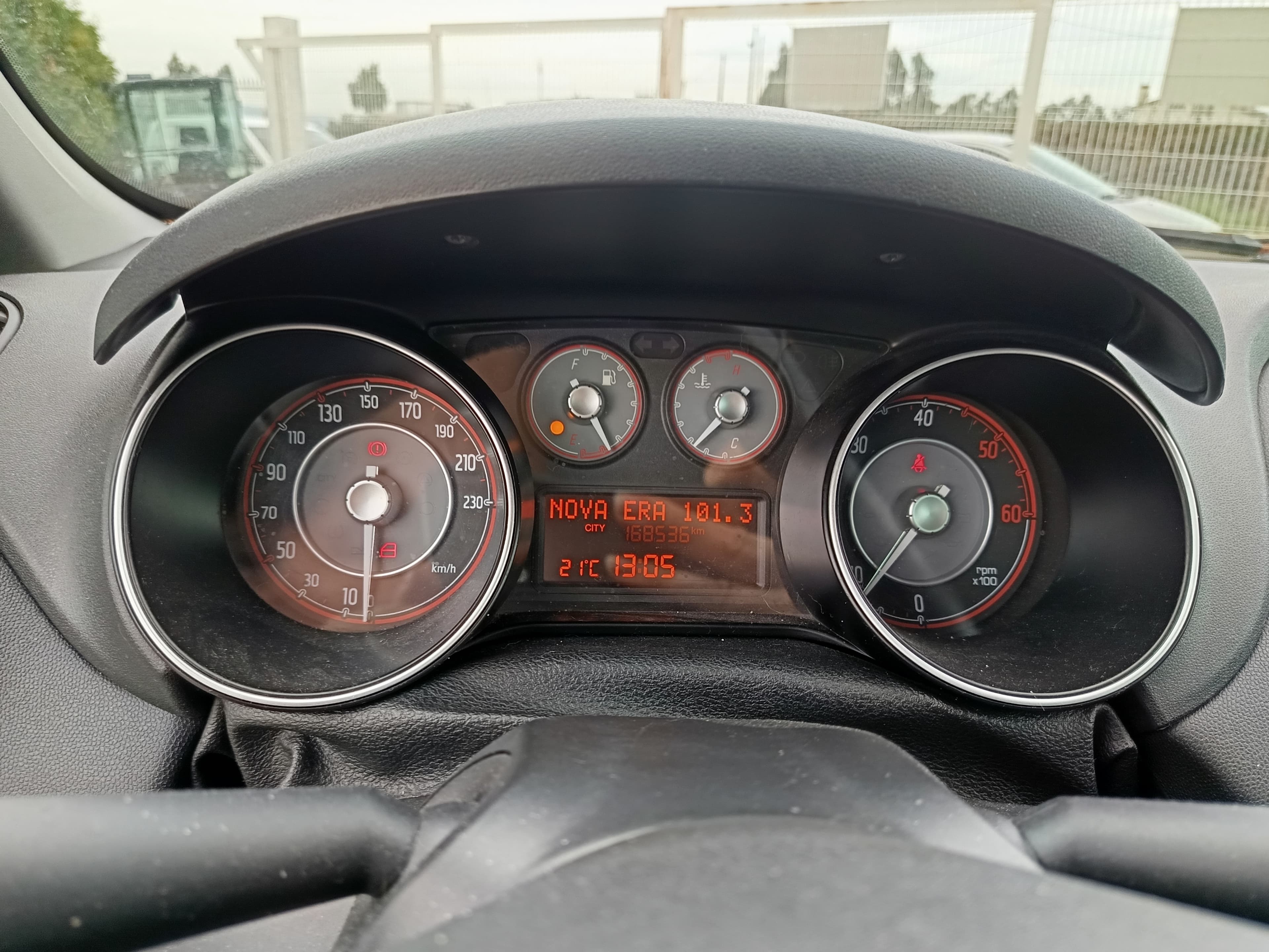 Fiat Punto · Ano 2013 — imagem 38