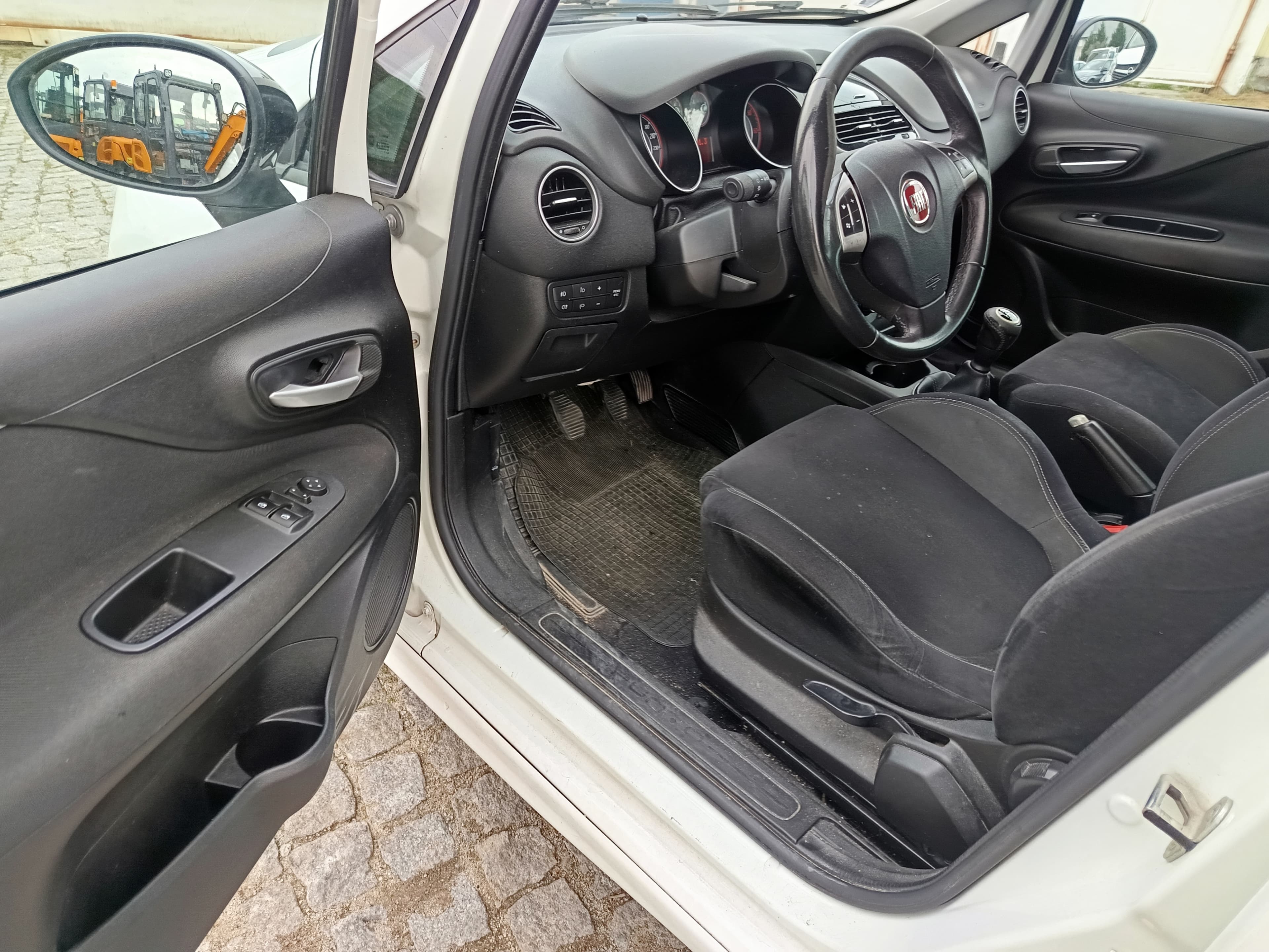 Fiat Punto · Ano 2013 — imagem 28