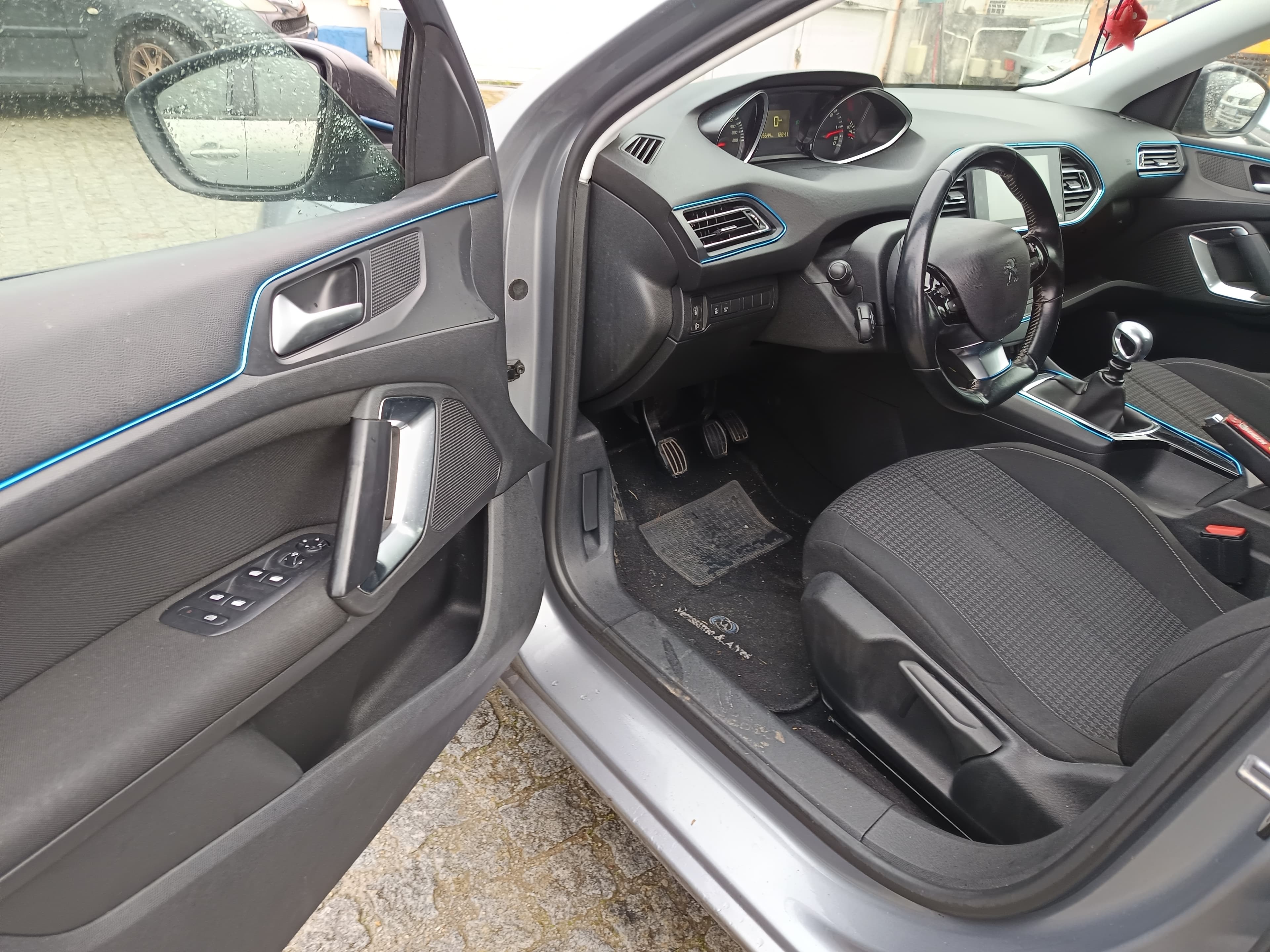 Peugeot 308 1.6 BlueHDi · Ano 2017 — imagen 28
