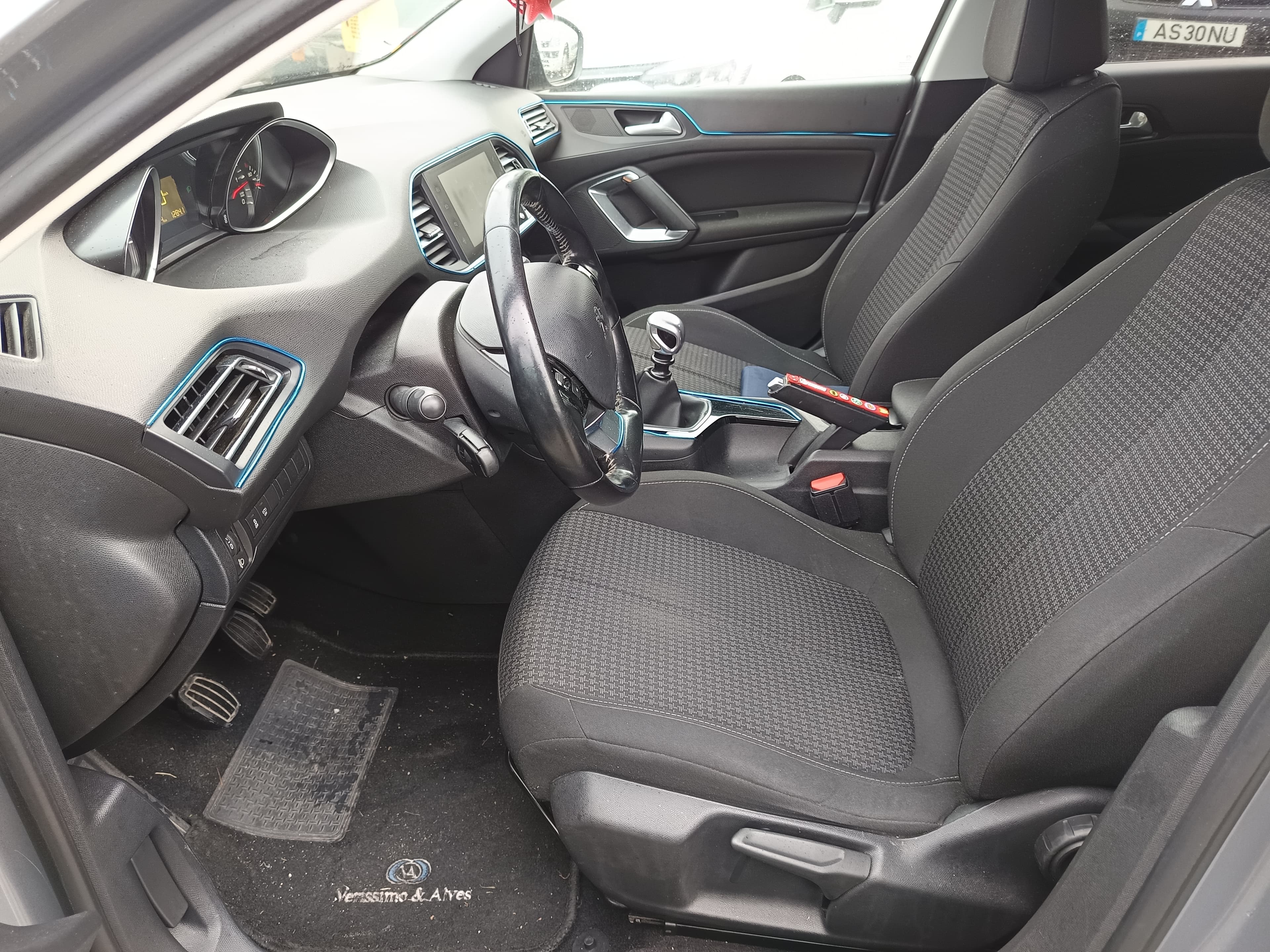 Peugeot 308 1.6 BlueHDi · Ano 2017 — imagen 31