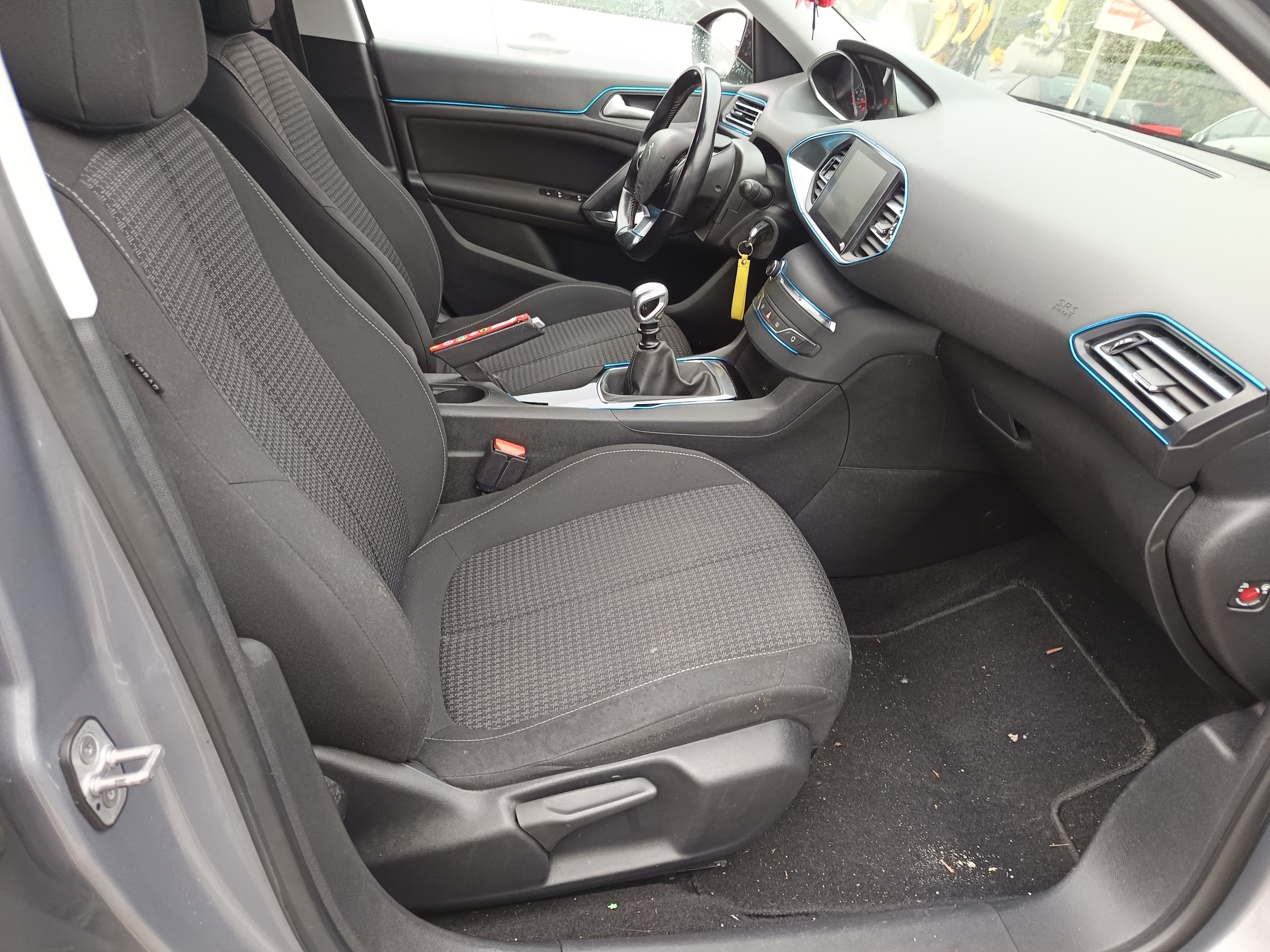 Peugeot 308 1.6 BlueHDi · Ano 2017 — imagen 23