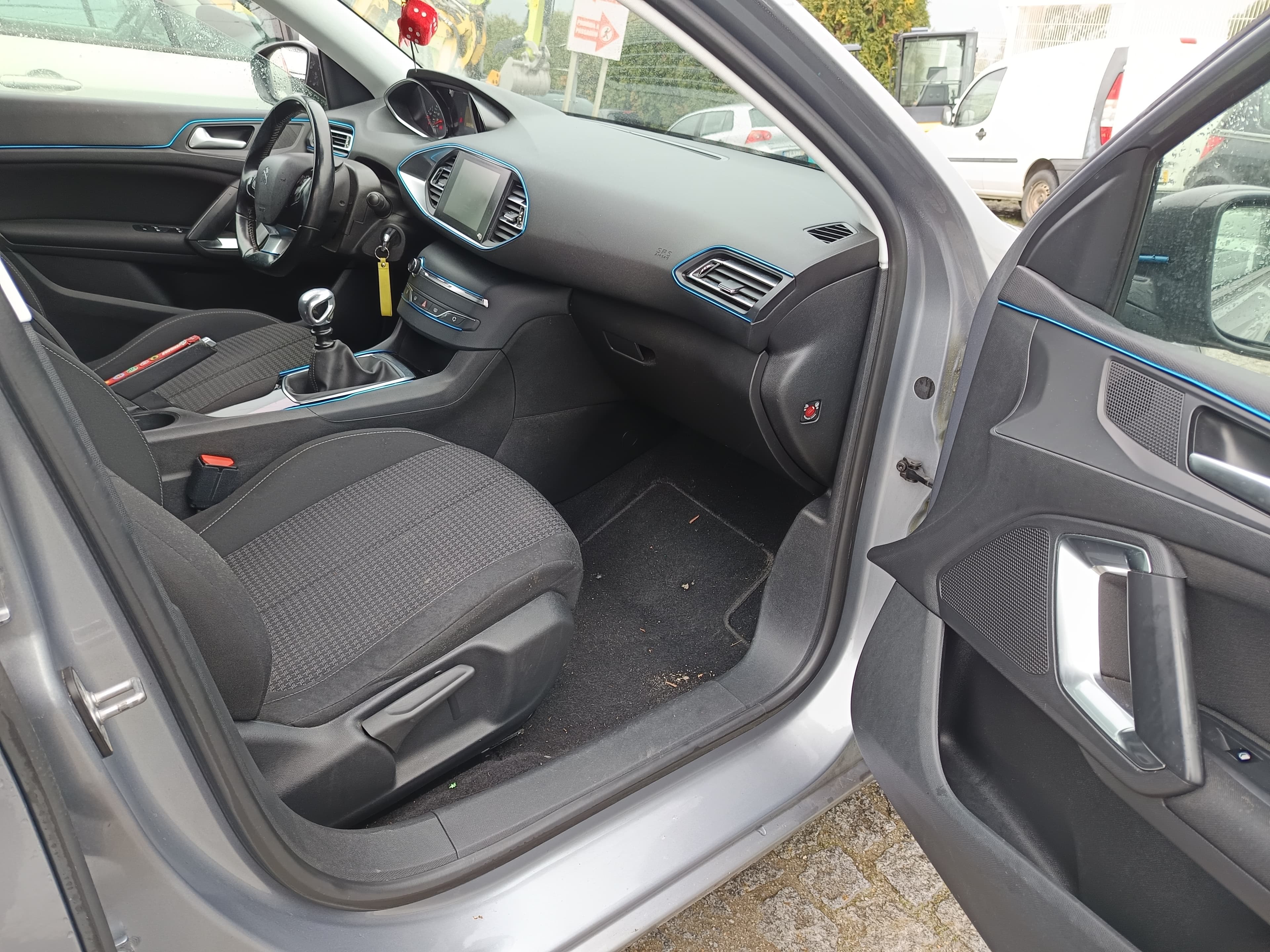 Peugeot 308 1.6 BlueHDi · Ano 2017 — imagen 21