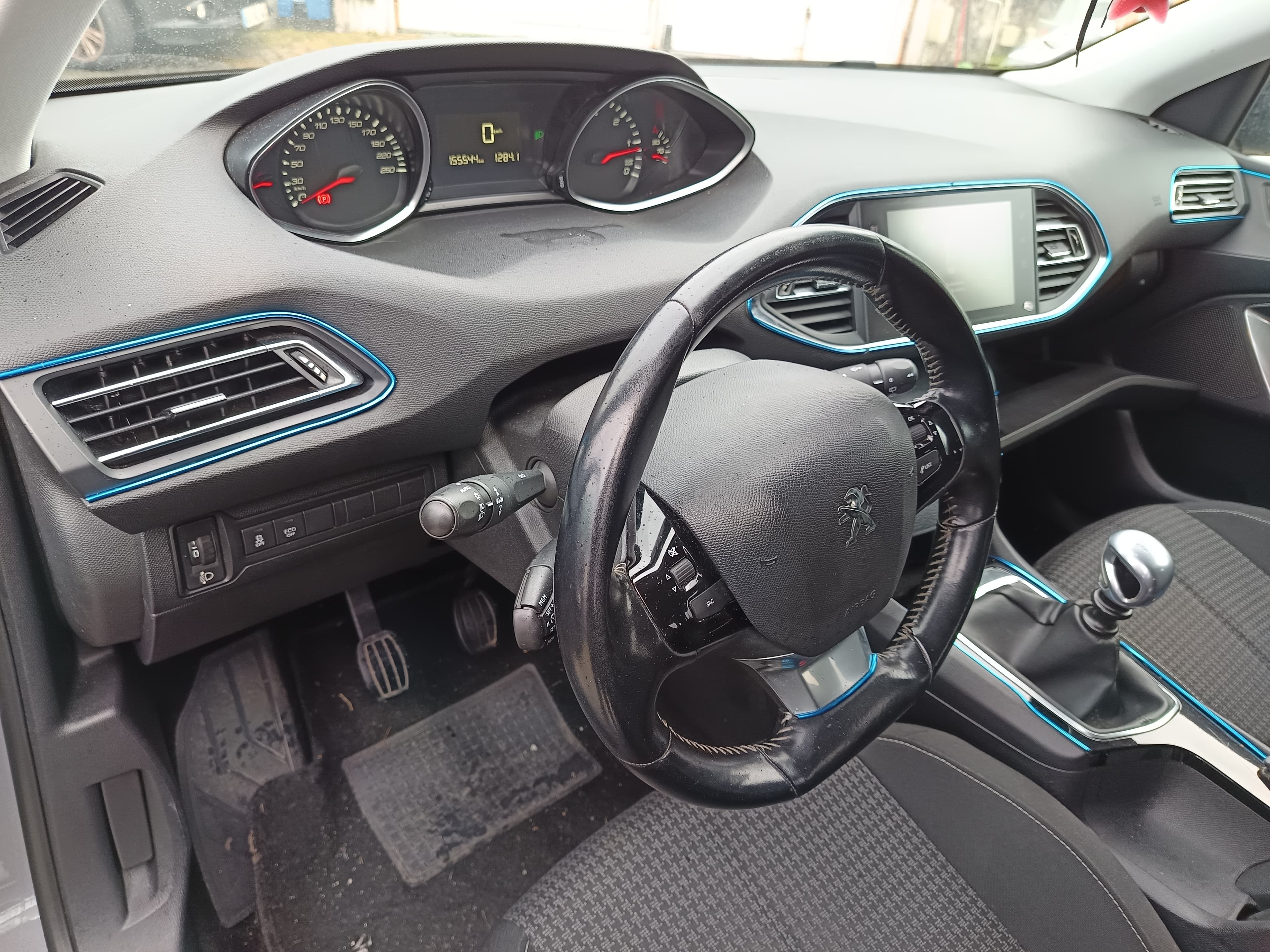 Peugeot 308 1.6 BlueHDi · Ano 2017 — imagen 32
