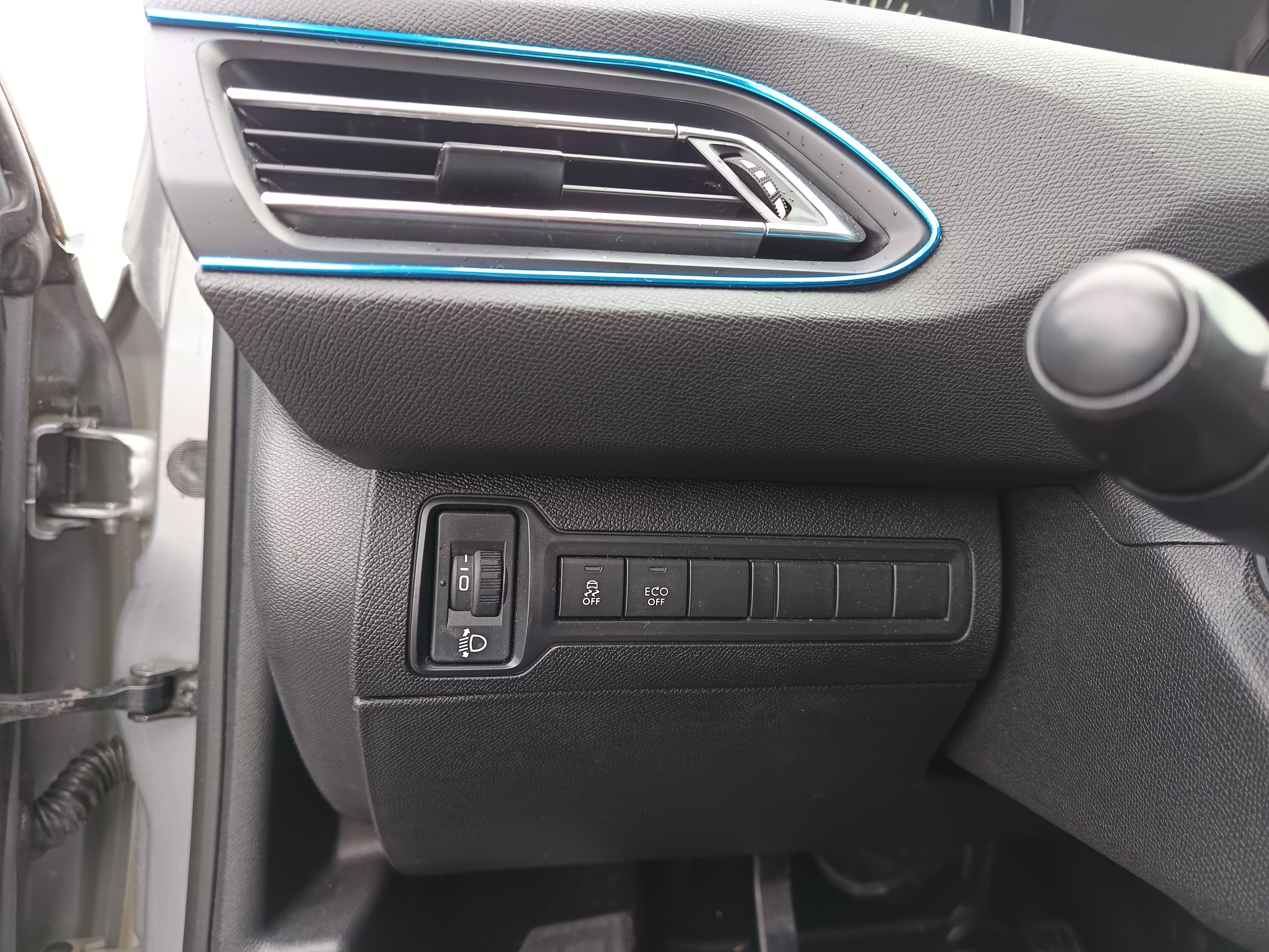 Peugeot 308 1.6 BlueHDi · Ano 2017 — imagen 41