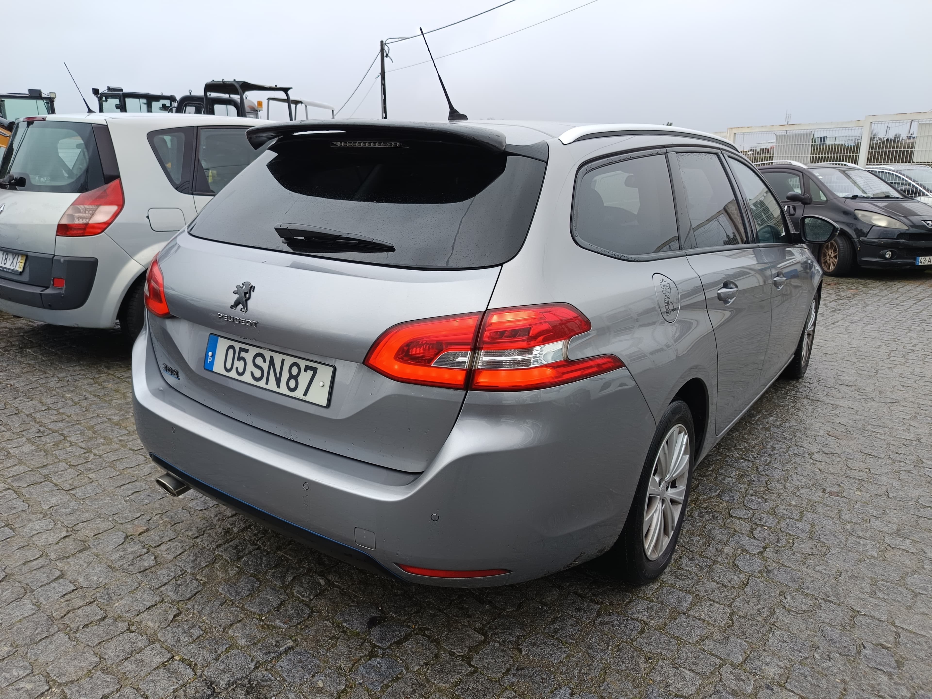 Peugeot 308 1.6 BlueHDi · Ano 2017 — imagen 4