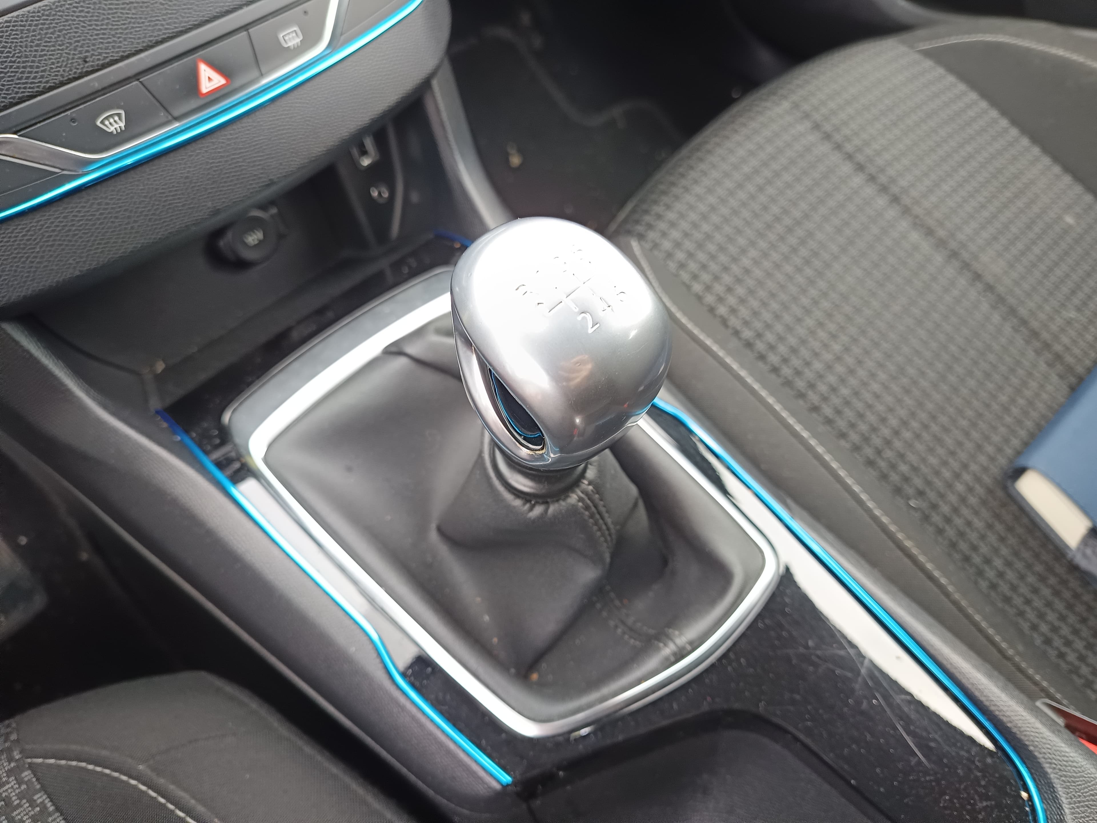 Peugeot 308 1.6 BlueHDi · Ano 2017 — imagen 36
