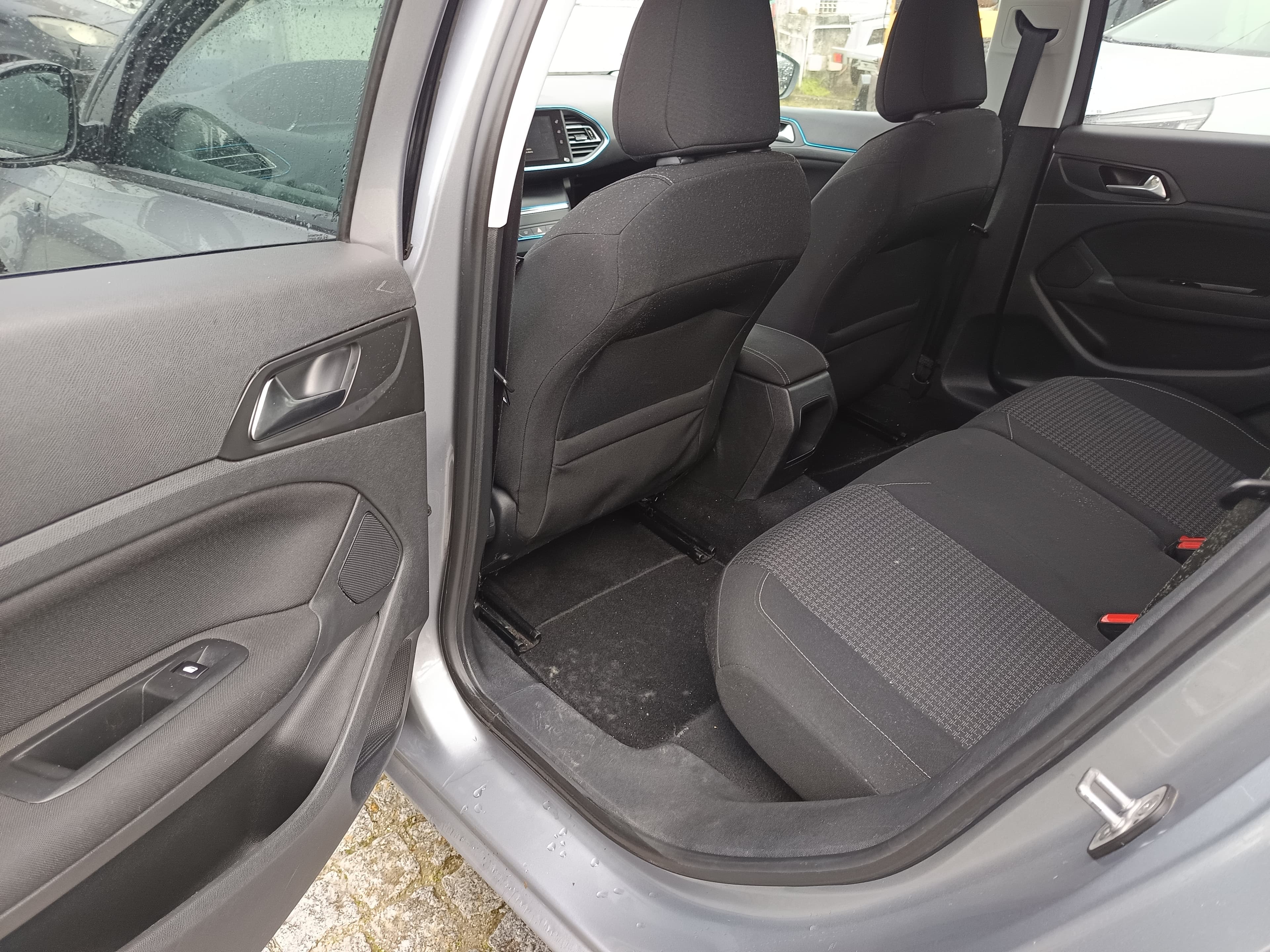 Peugeot 308 1.6 BlueHDi · Ano 2017 — imagen 25