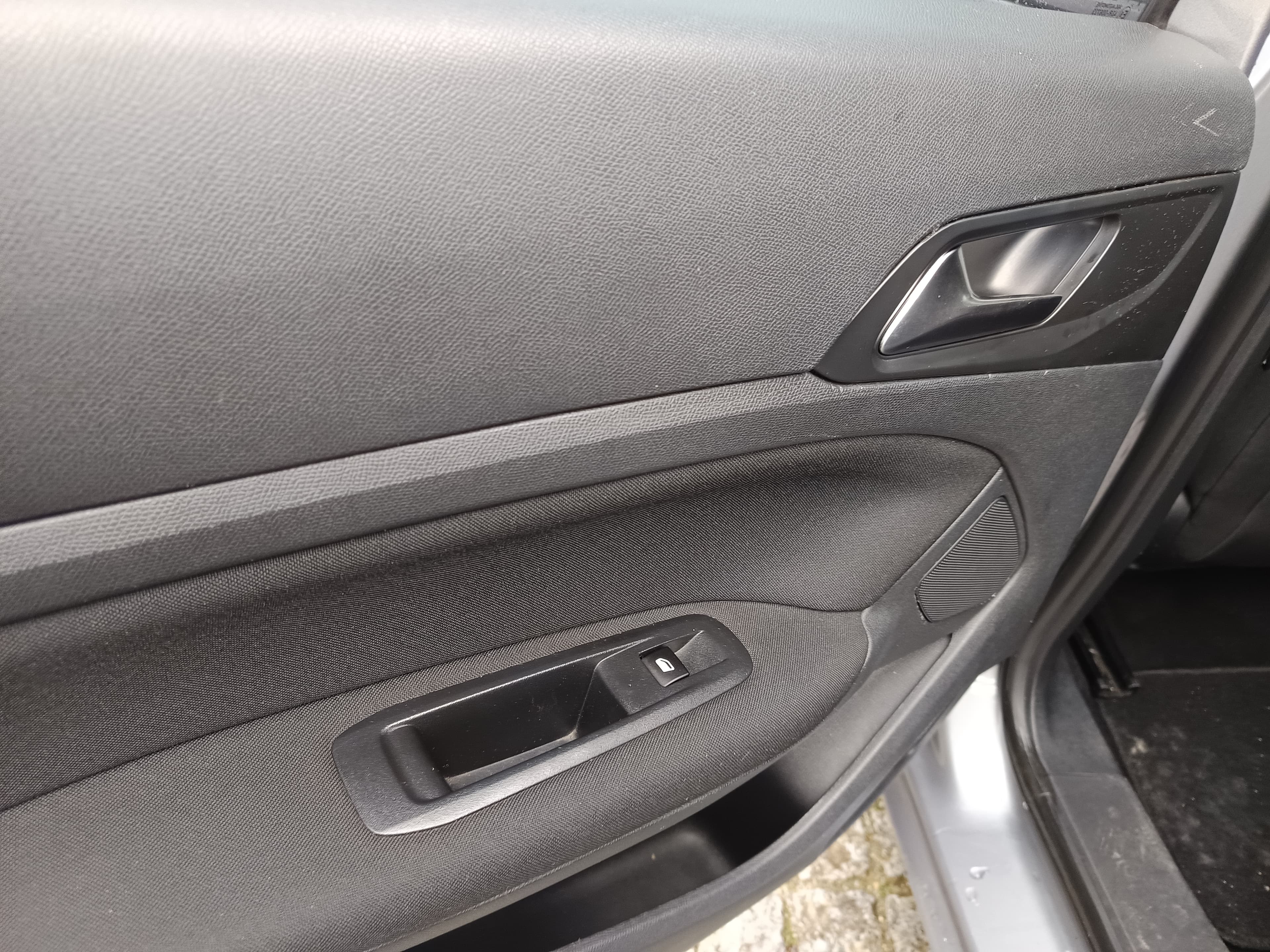 Peugeot 308 1.6 BlueHDi · Ano 2017 — imagen 26