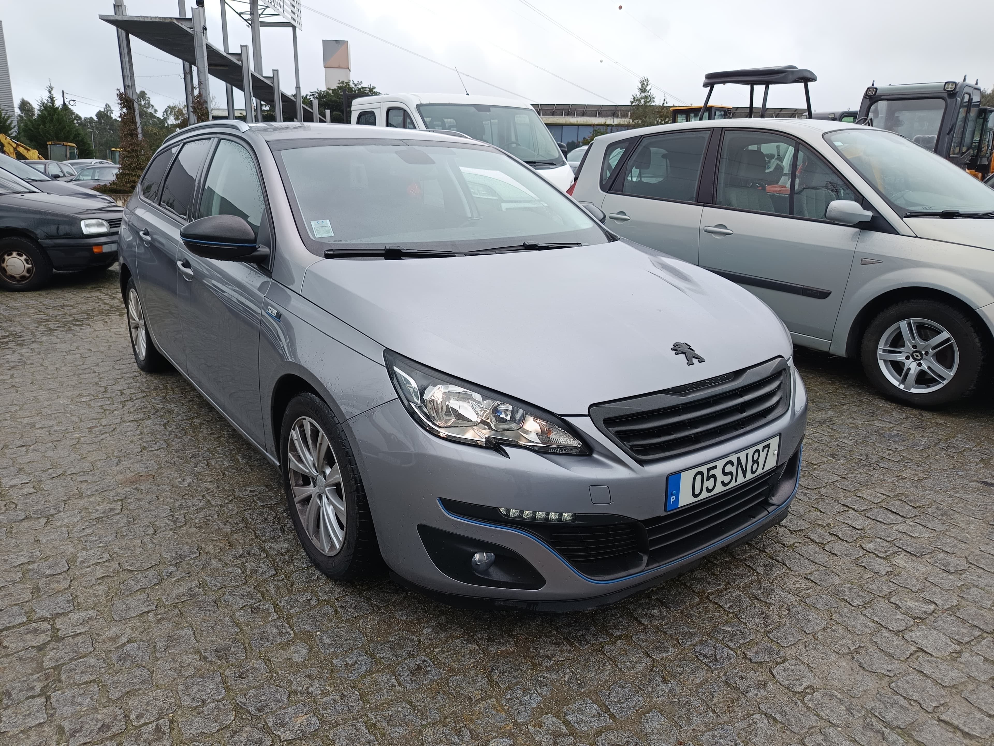 Peugeot 308 1.6 BlueHDi · Ano 2017 — imagen 3