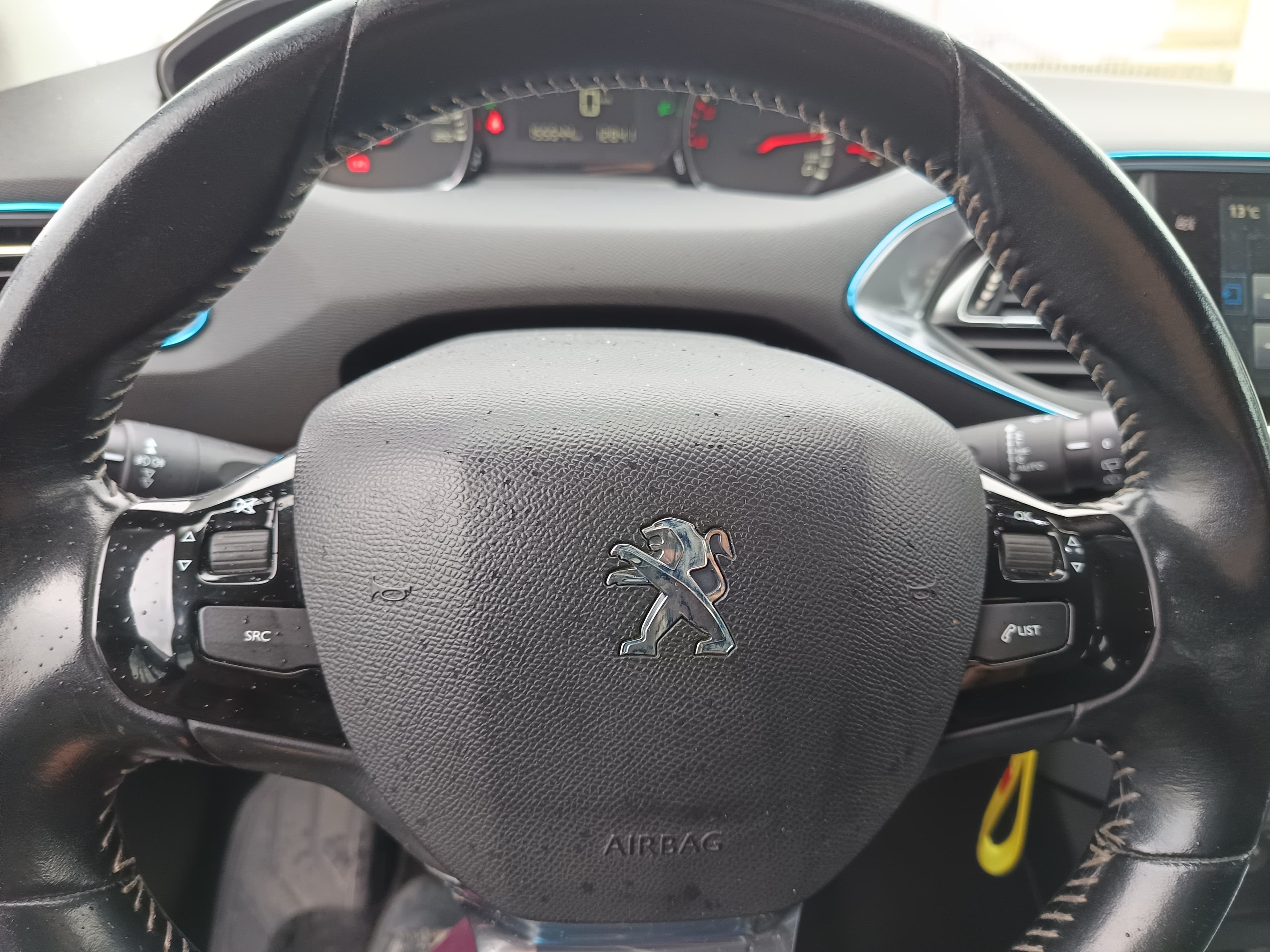 Peugeot 308 1.6 BlueHDi · Ano 2017 — imagen 37