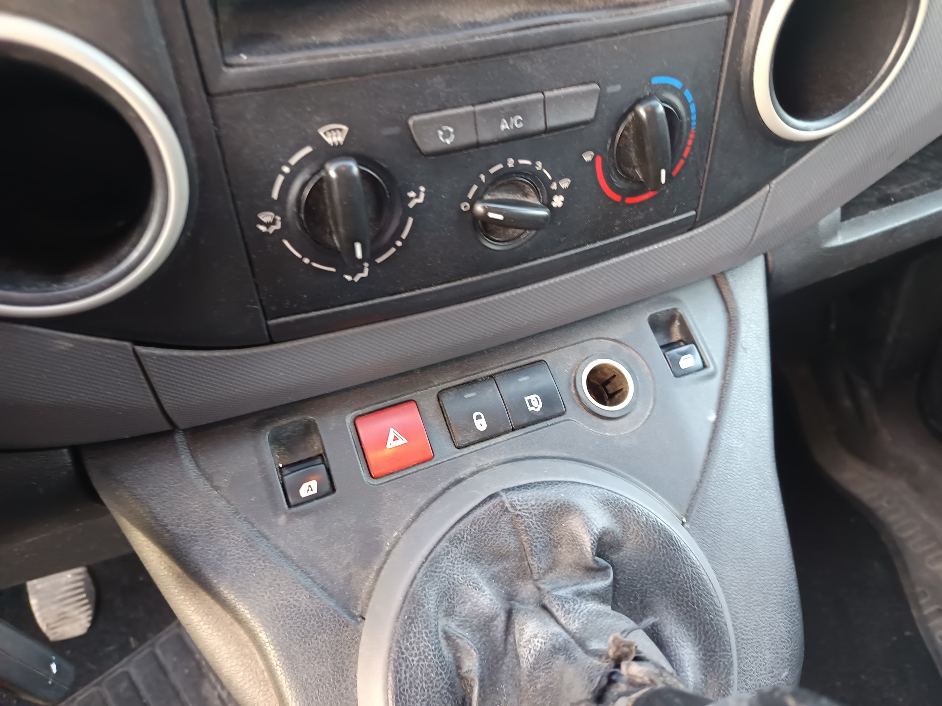 Citroën Berlingo · Ano 2015 — imagen 34