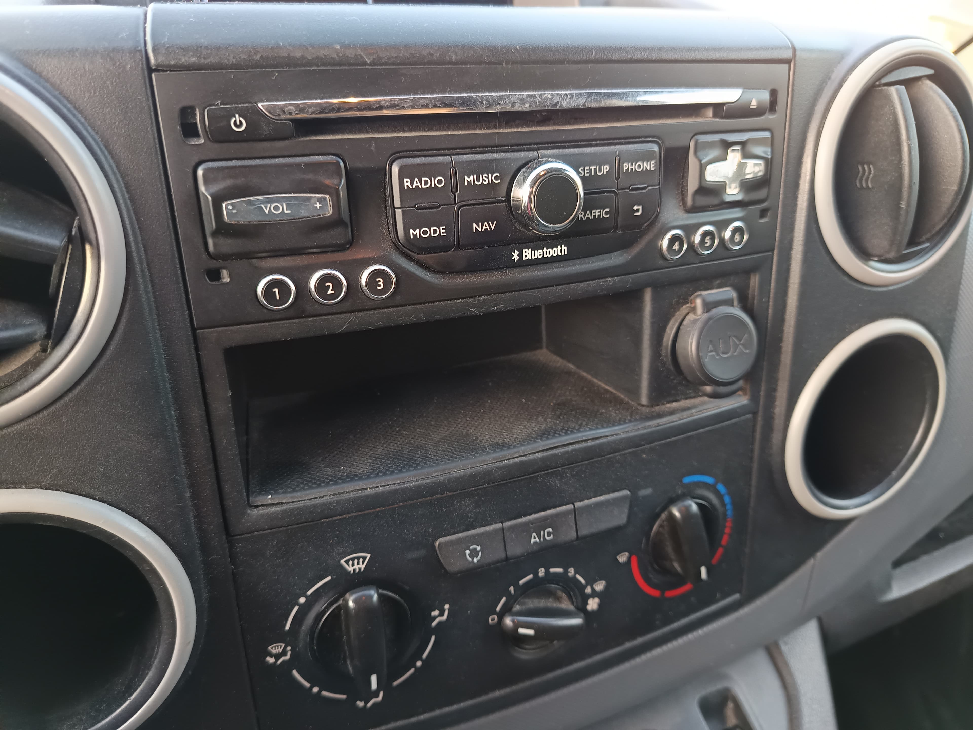 Citroën Berlingo · Ano 2015 — imagen 33