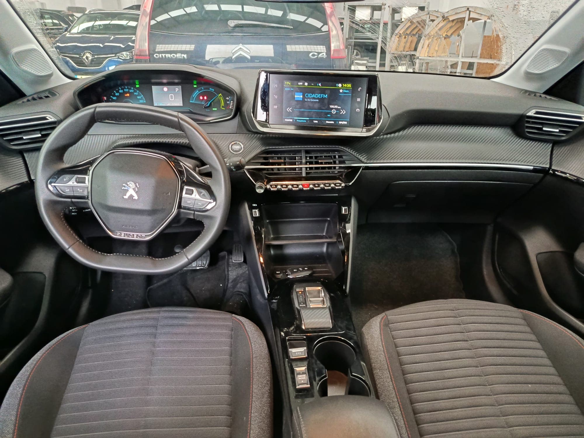 Peugeot e-208 · Ano 2022 — imagen 11