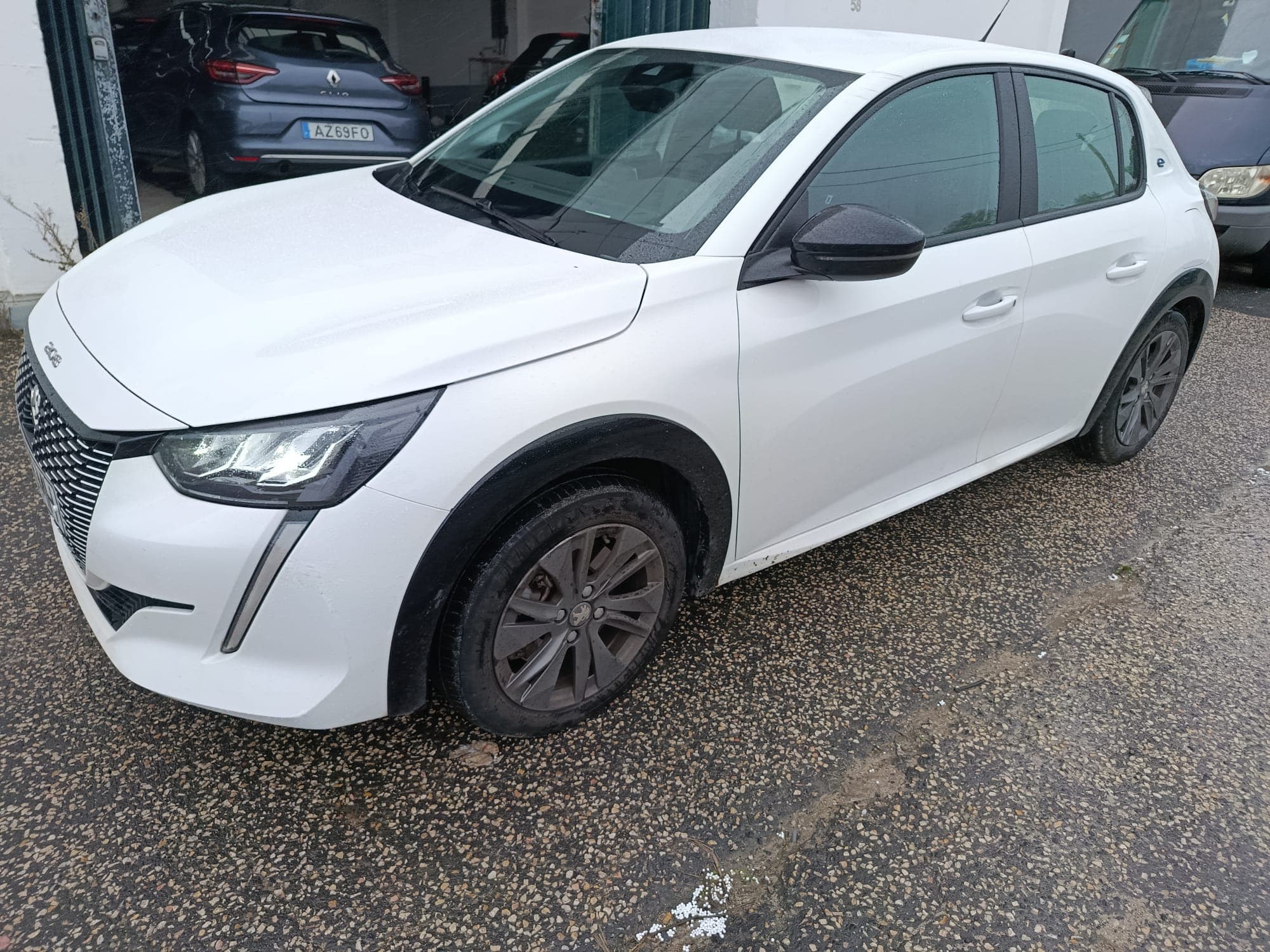 Peugeot e-208 · Ano 2022 — imagen 3