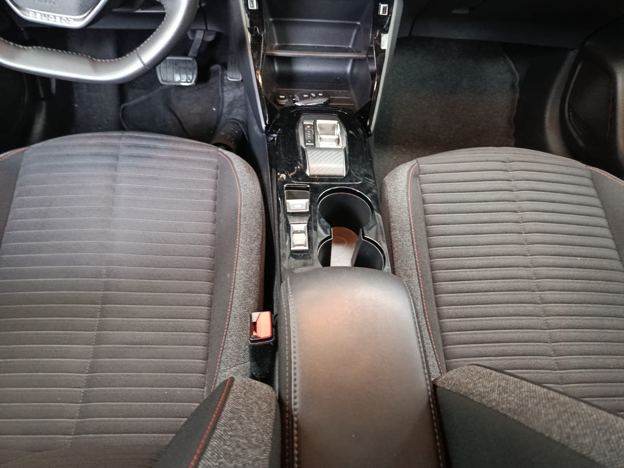 Peugeot e-208 · Ano 2022 — imagen 12