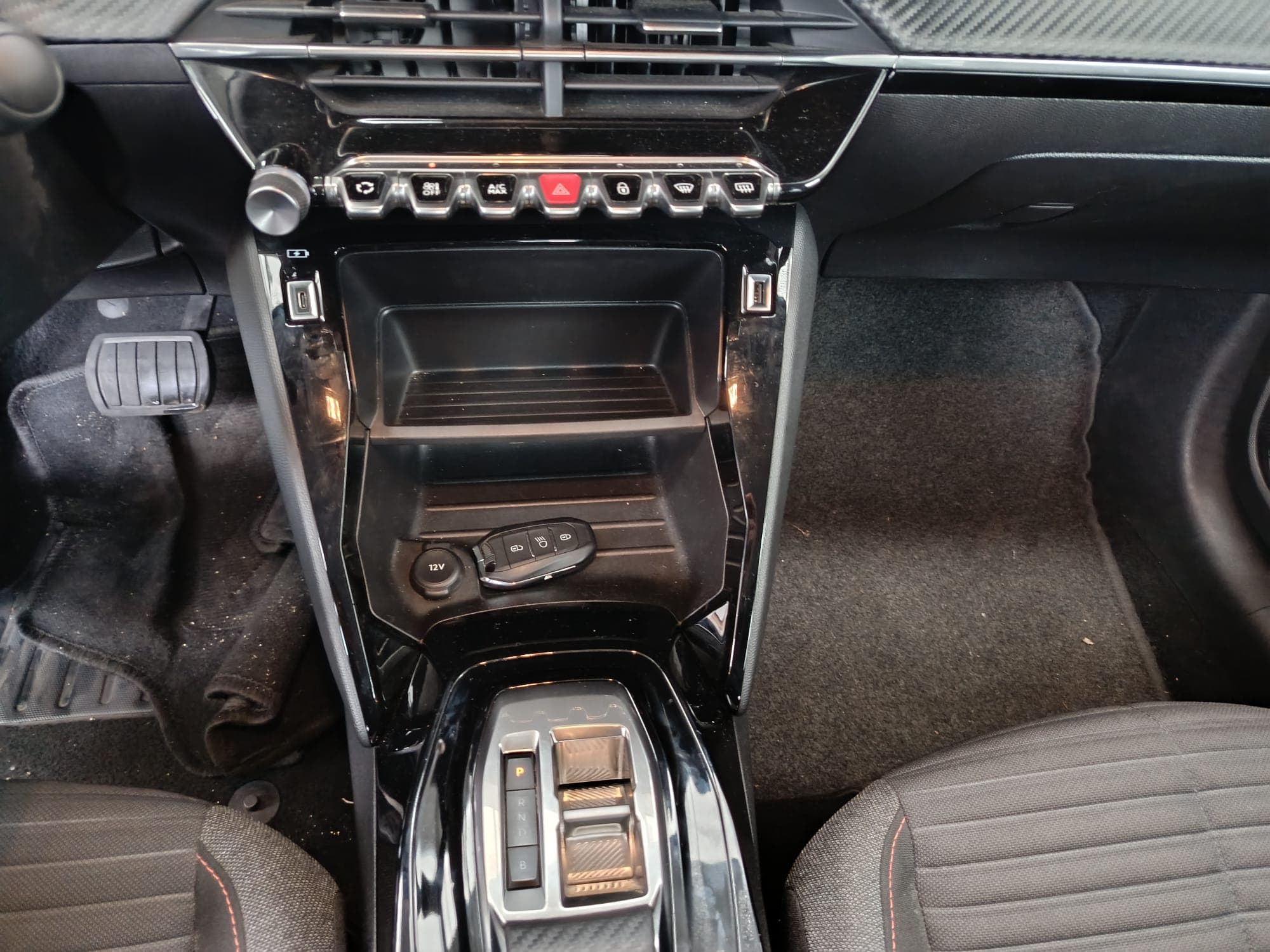 Peugeot e-208 · Ano 2022 — imagen 15