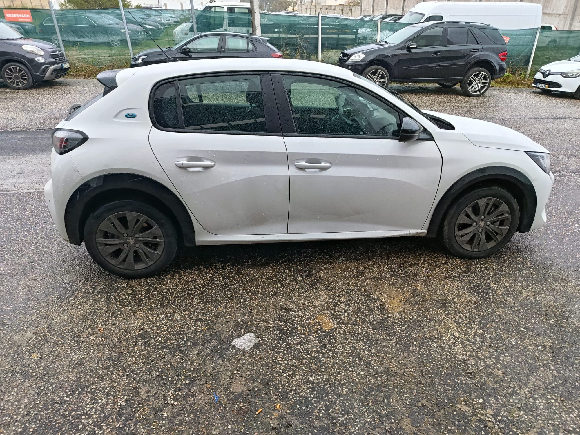 Peugeot e-208 · Ano 2022 — imagen 4