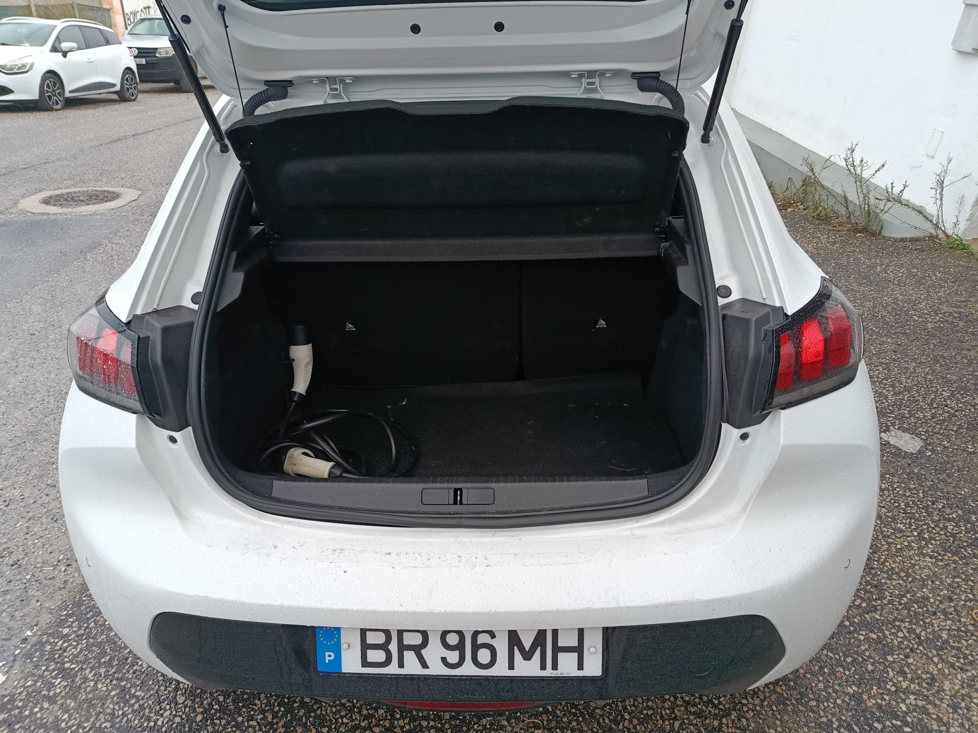 Peugeot e-208 · Ano 2022 — imagen 8