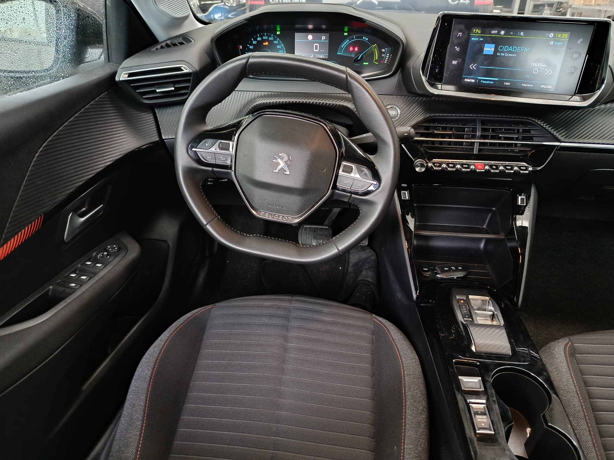Peugeot e-208 · Ano 2022 — imagen 13