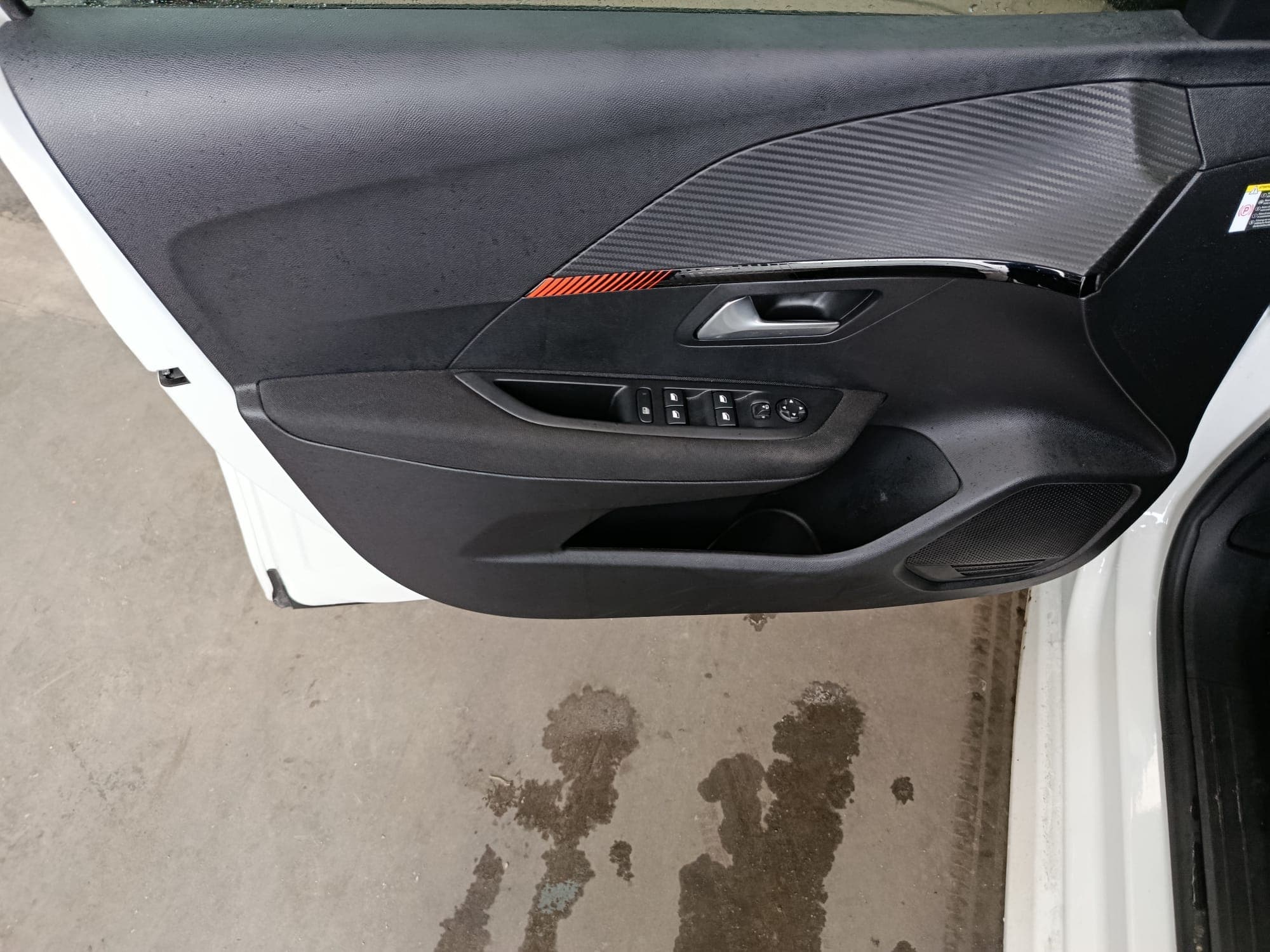 Peugeot e-208 · Ano 2022 — imagen 9