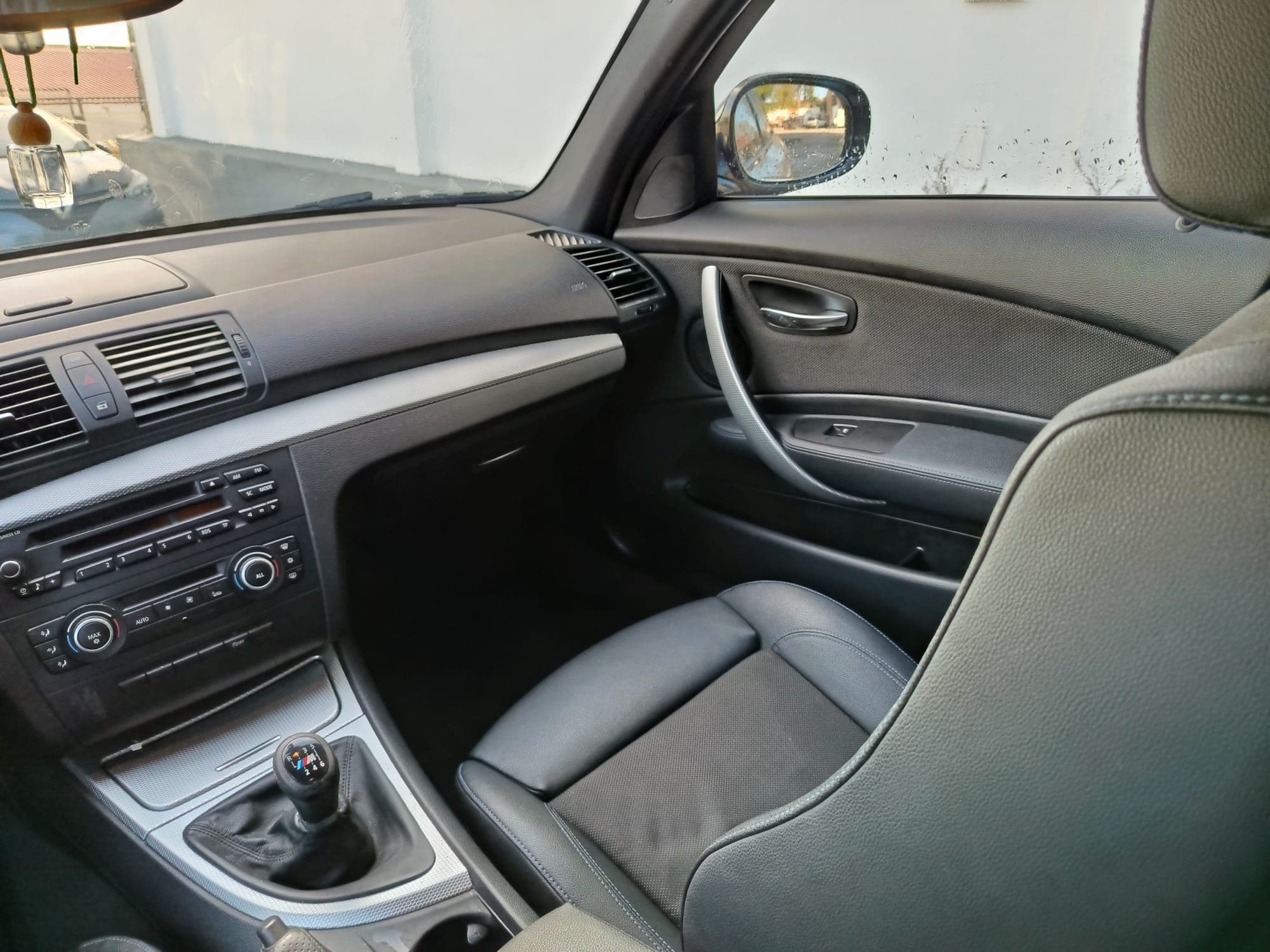 BMW 118d · Ano 2010 — imagen 22