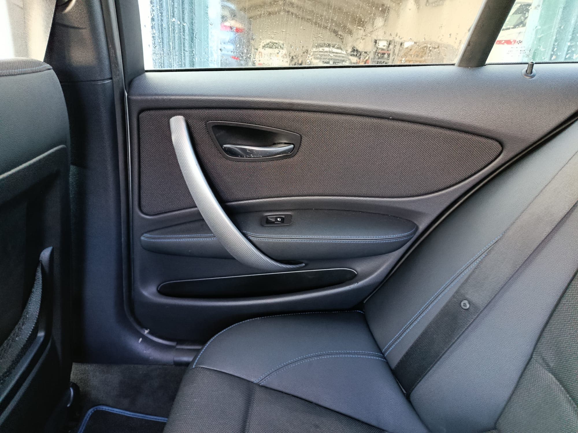 BMW 118d · Ano 2010 — imagen 13