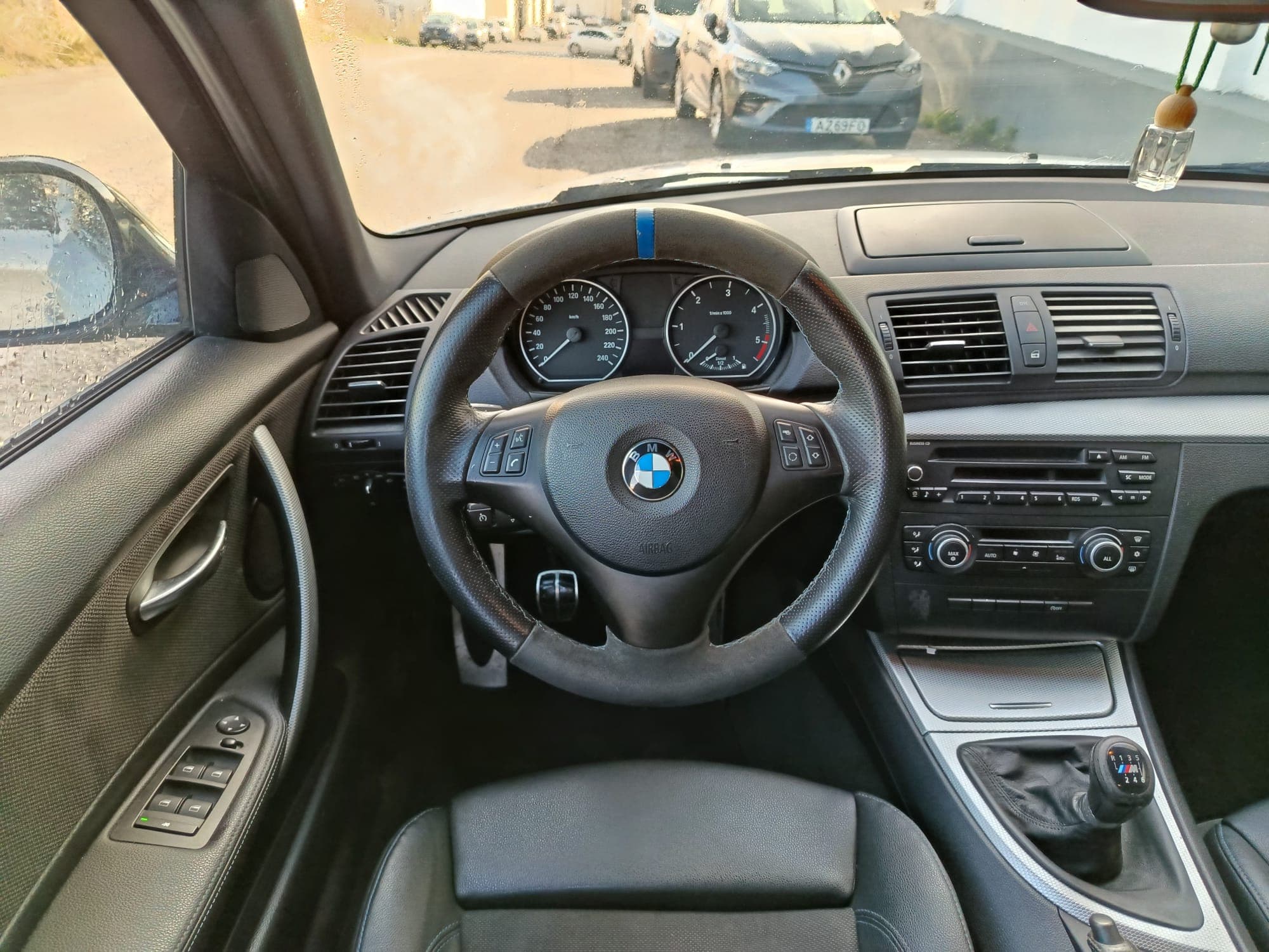 BMW 118d · Ano 2010 — imagen 17