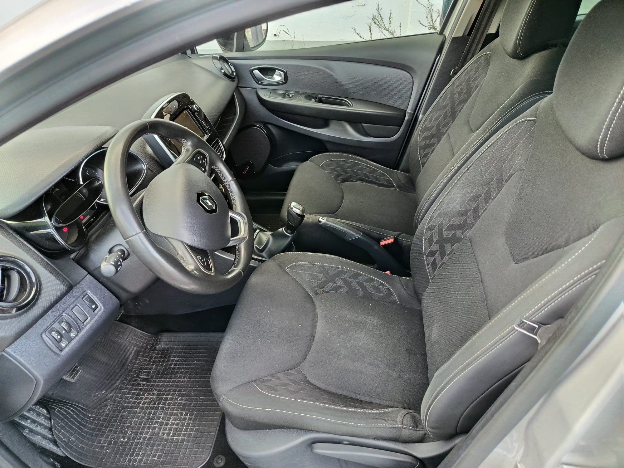 Renault Clio · Ano 2019 — imagem 16