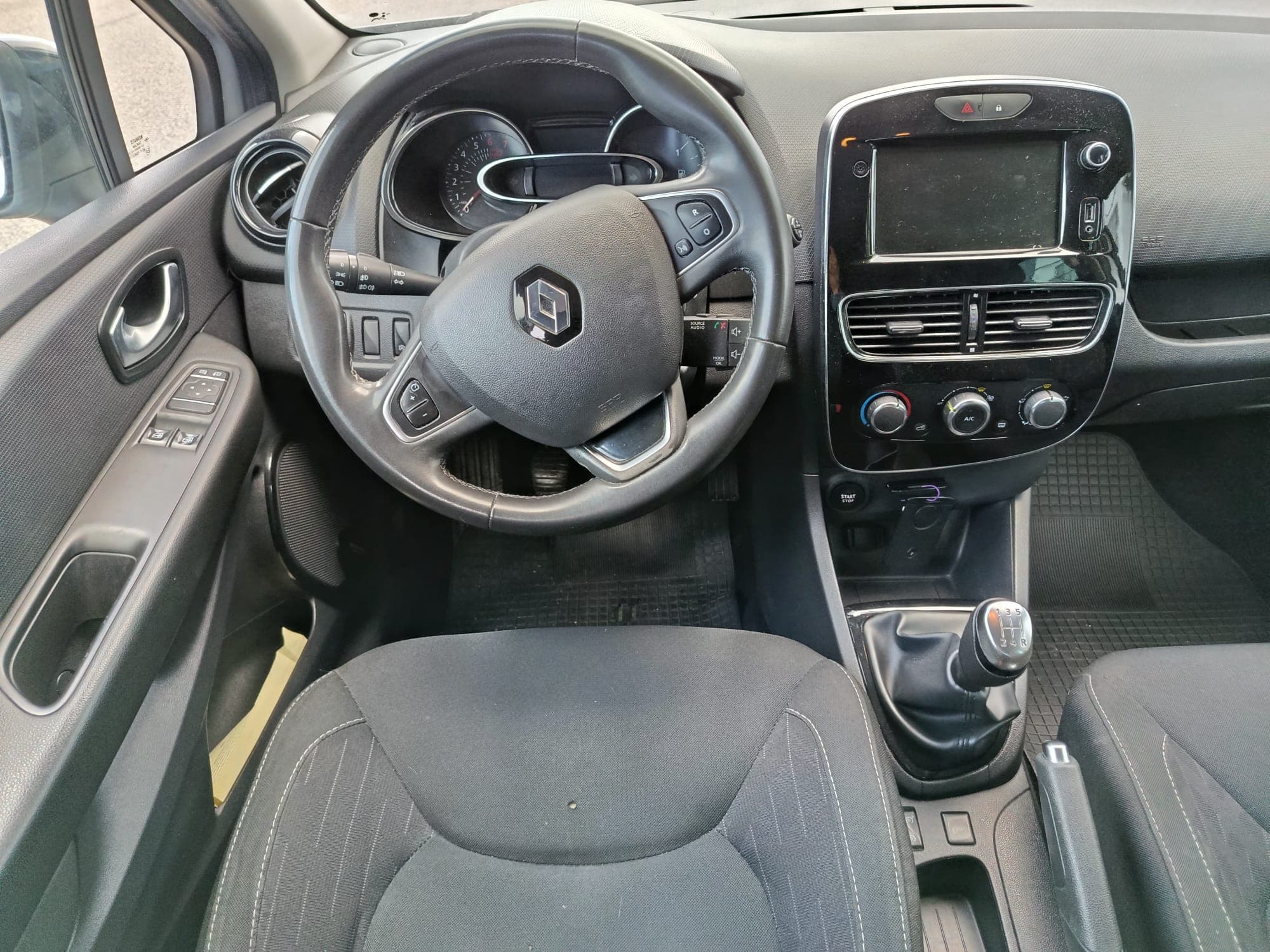 Renault Clio · Ano 2019 — imagem 14