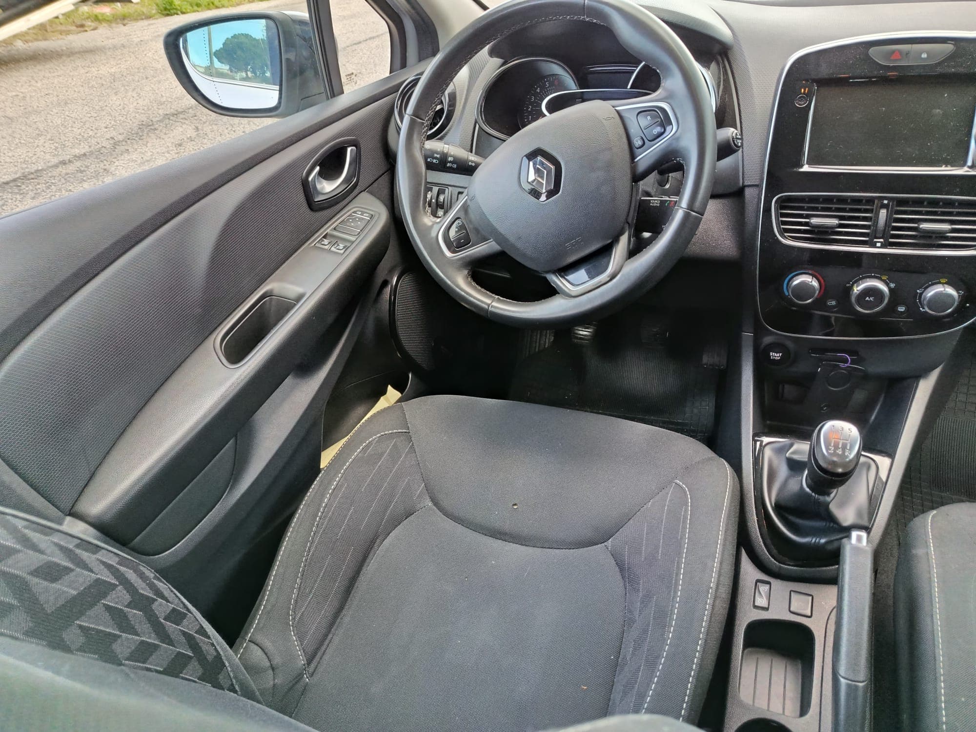 Renault Clio · Ano 2019 — imagem 12