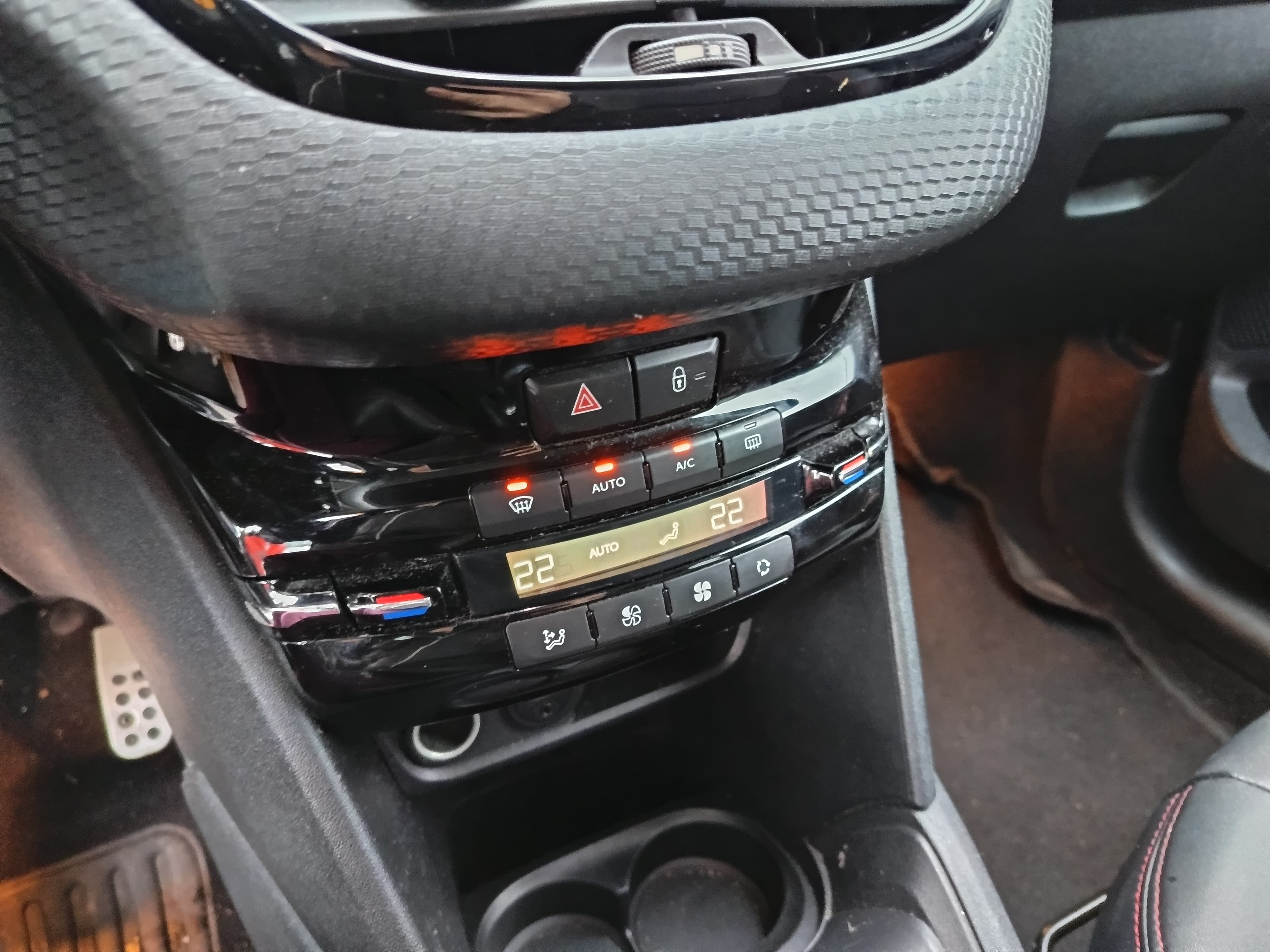 Peugeot 208 · Ano 2017 — imagem 38