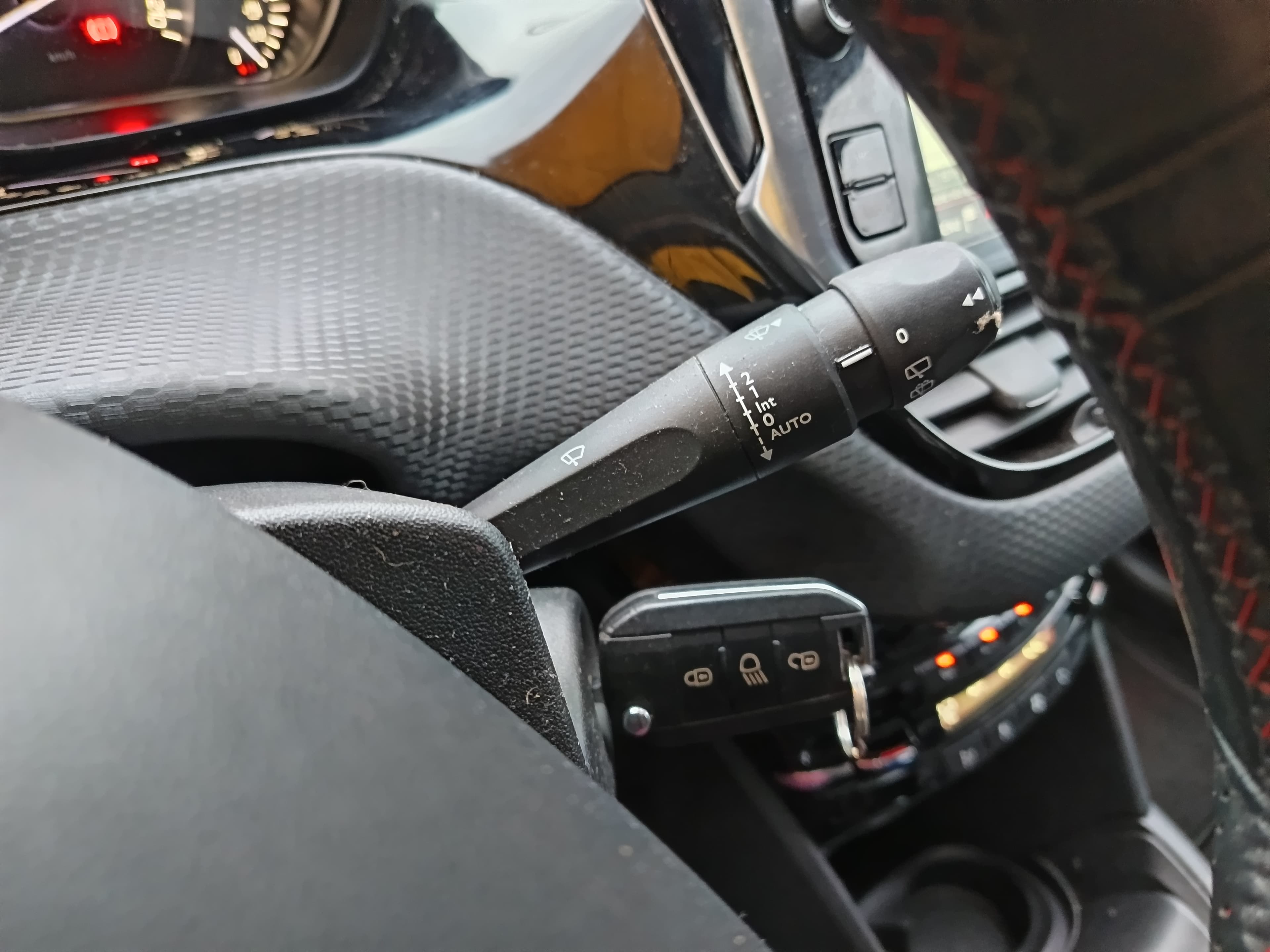 Peugeot 208 · Ano 2017 — imagem 42