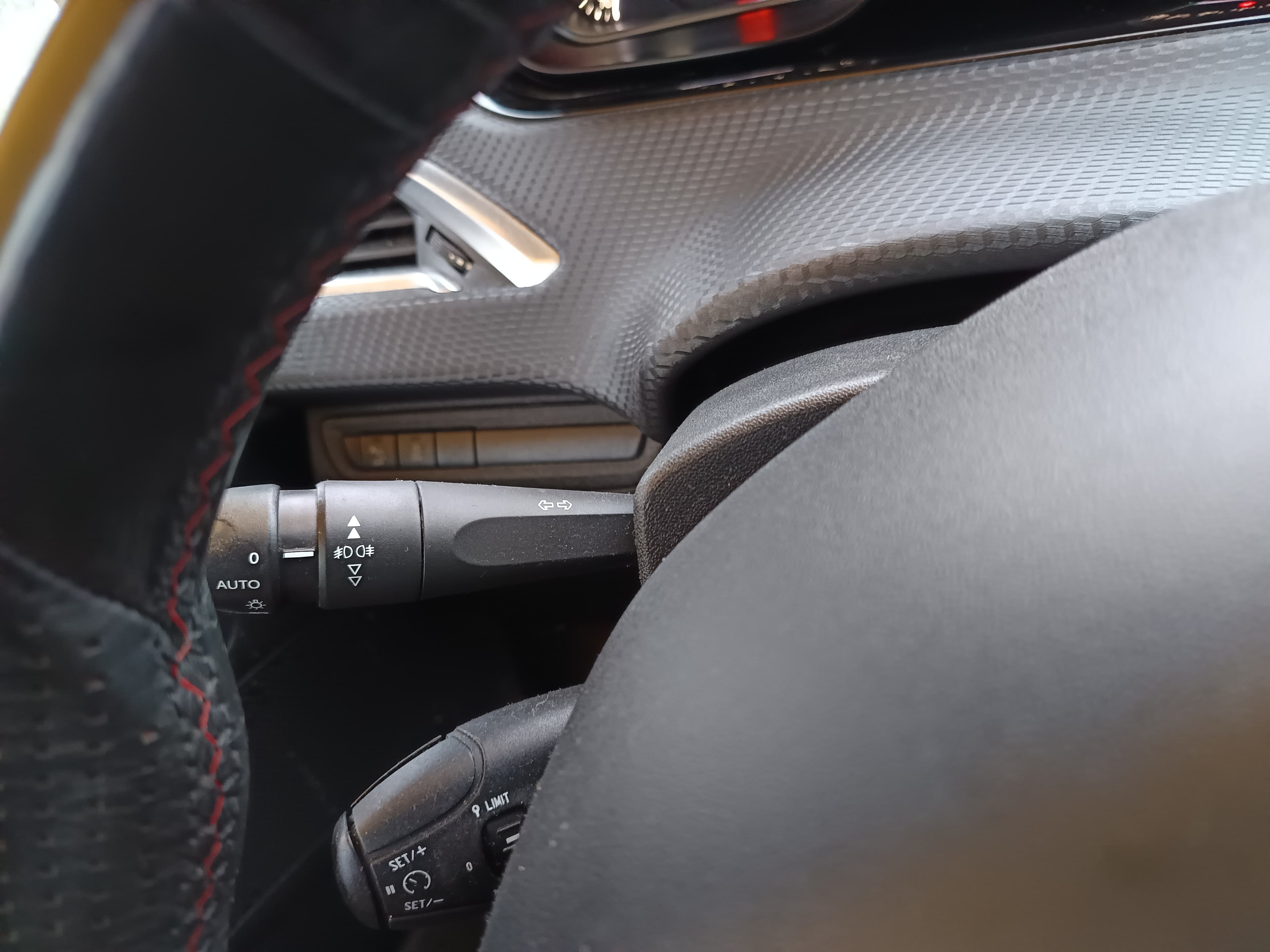 Peugeot 208 · Ano 2017 — imagem 43