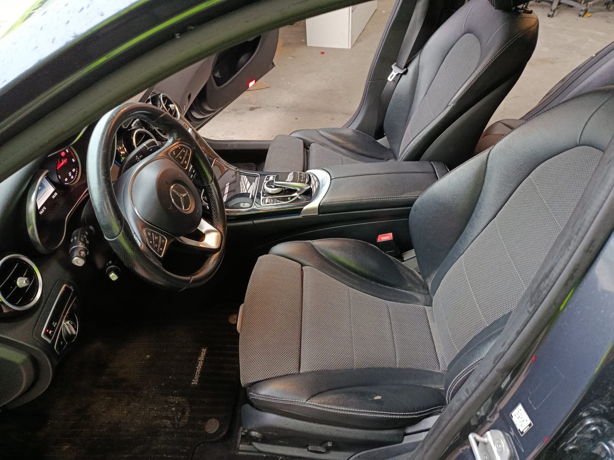 Mercedes-Benz C 220 · Ano 2015 — imagen 18