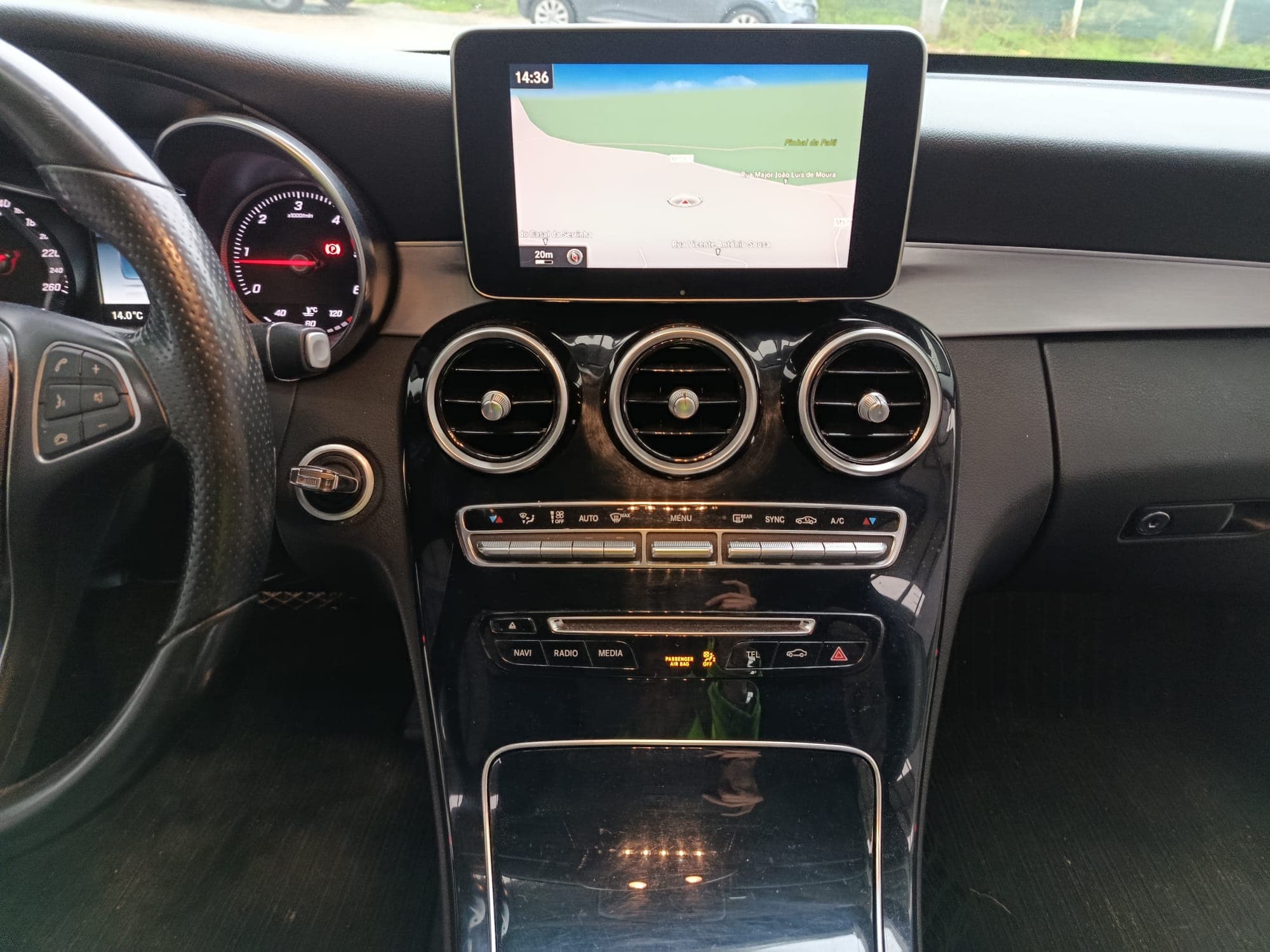 Mercedes-Benz C 220 · Ano 2015 — imagen 13