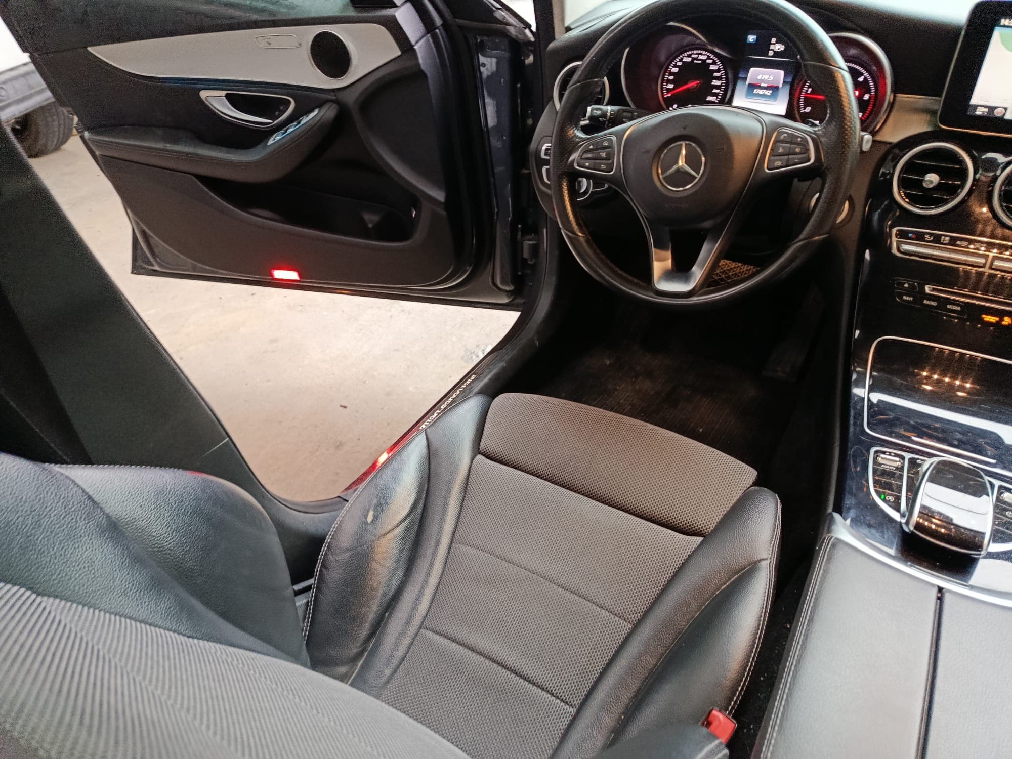 Mercedes-Benz C 220 · Ano 2015 — imagen 14