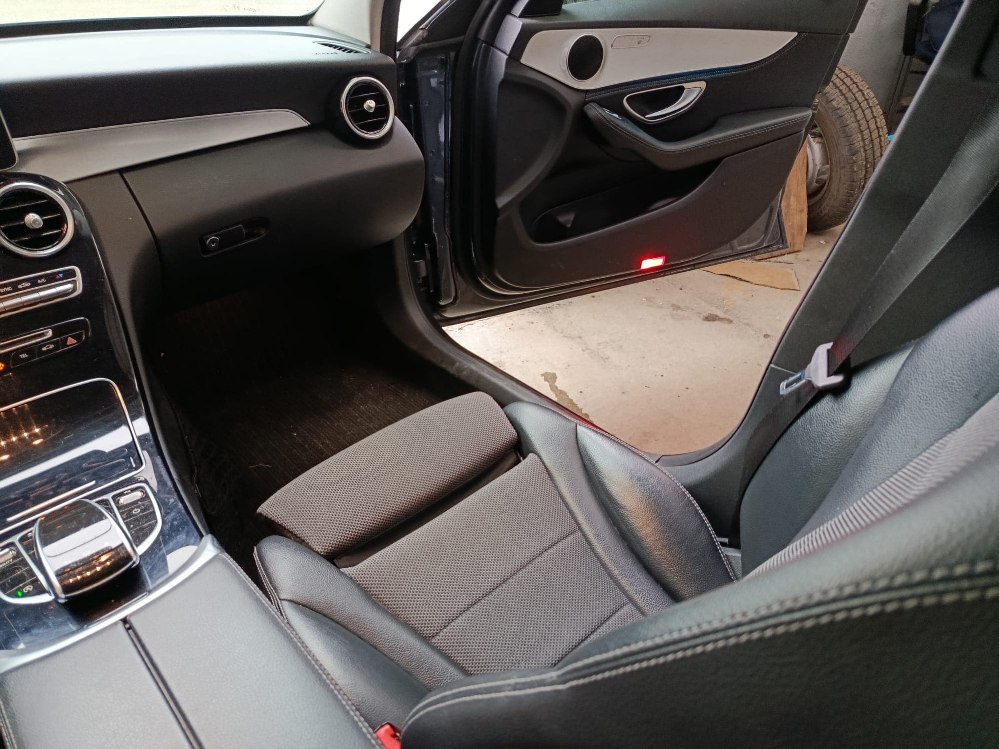 Mercedes-Benz C 220 · Ano 2015 — imagen 16