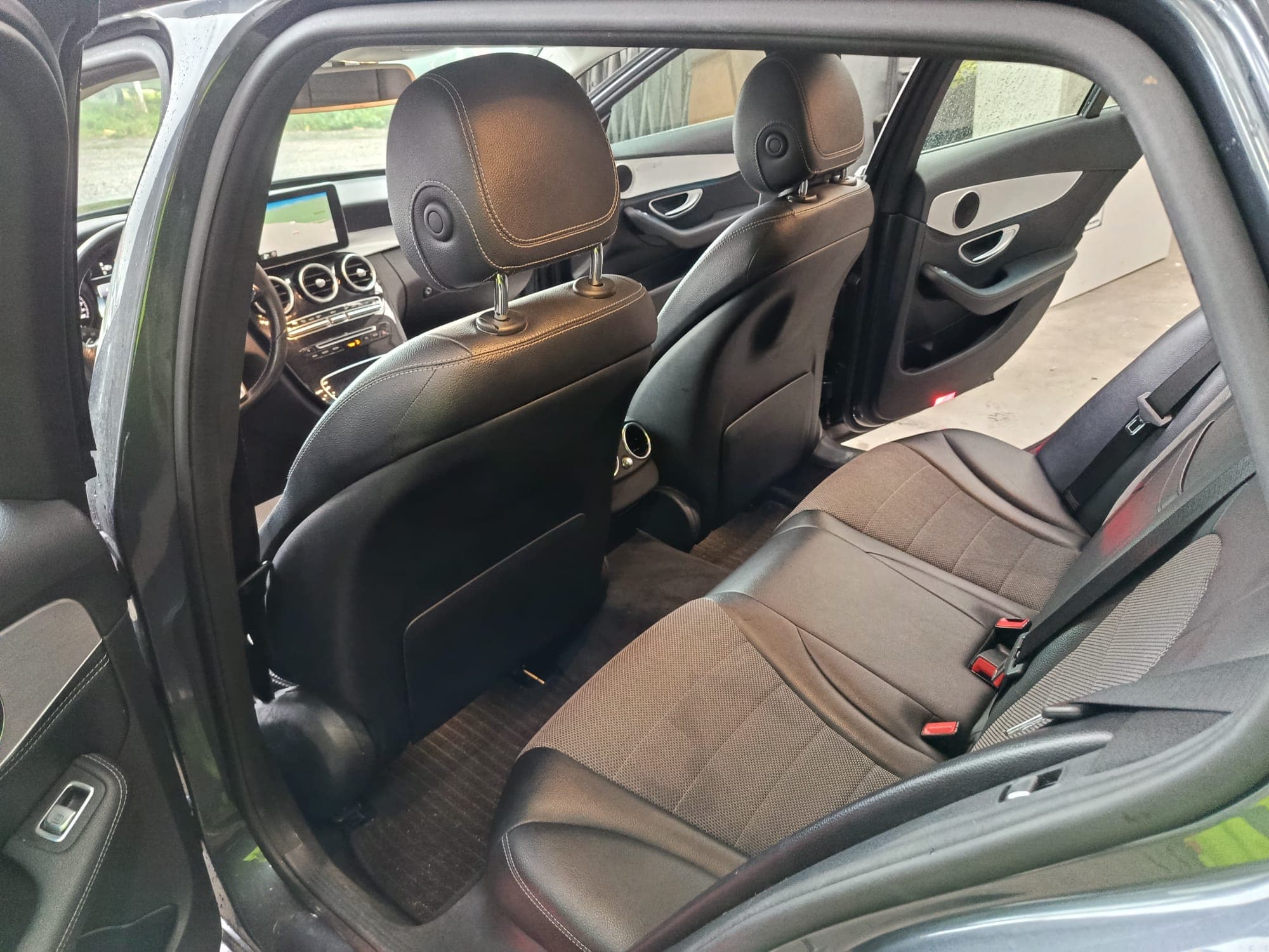 Mercedes-Benz C 220 · Ano 2015 — imagen 23