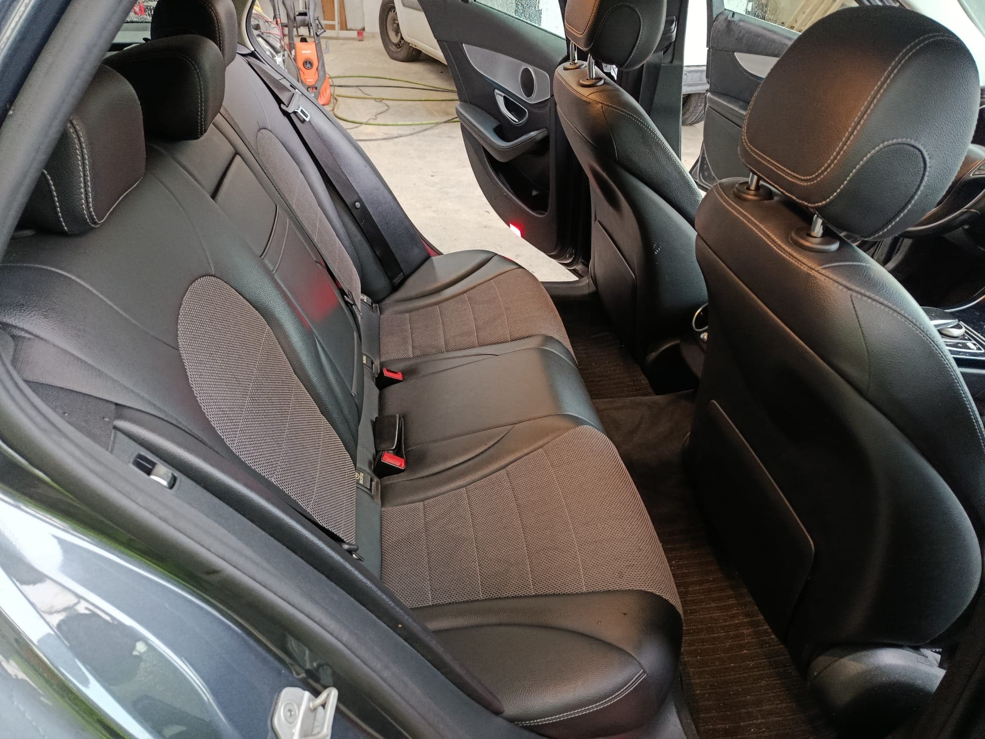 Mercedes-Benz C 220 · Ano 2015 — imagen 22