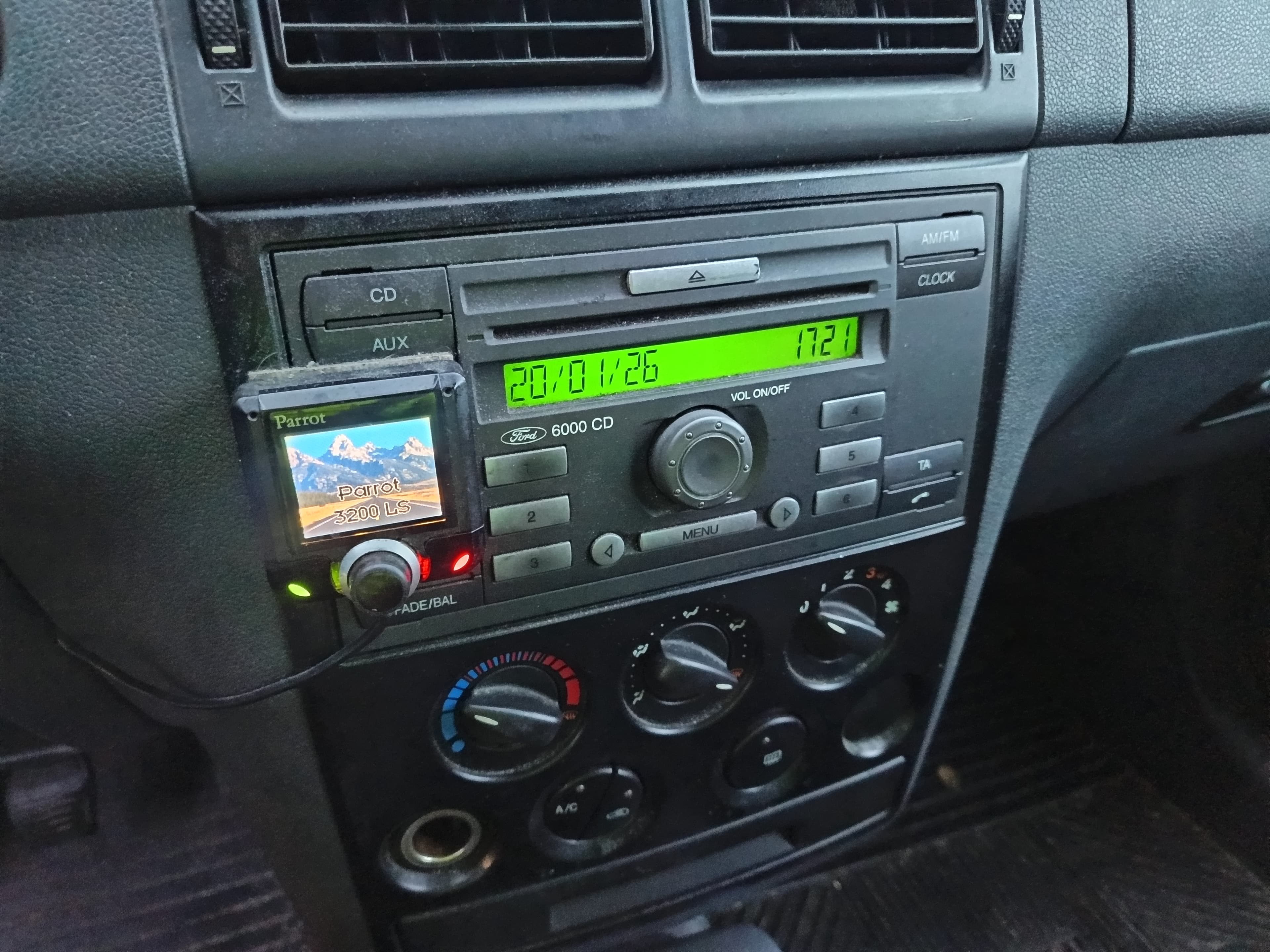 Ford Transit Connect · Ano 2008 — image 27
