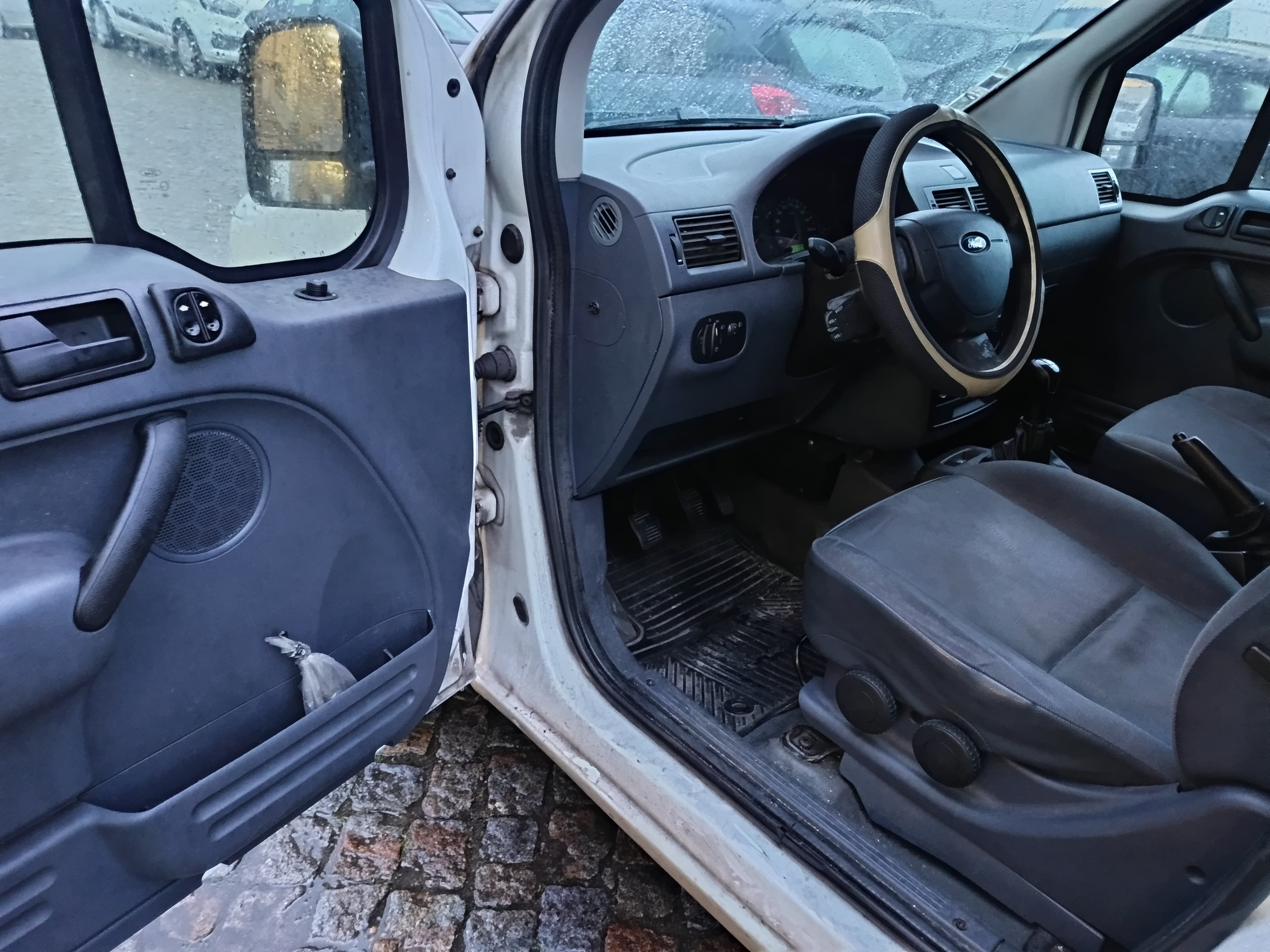 Ford Transit Connect · Ano 2008 — image 23