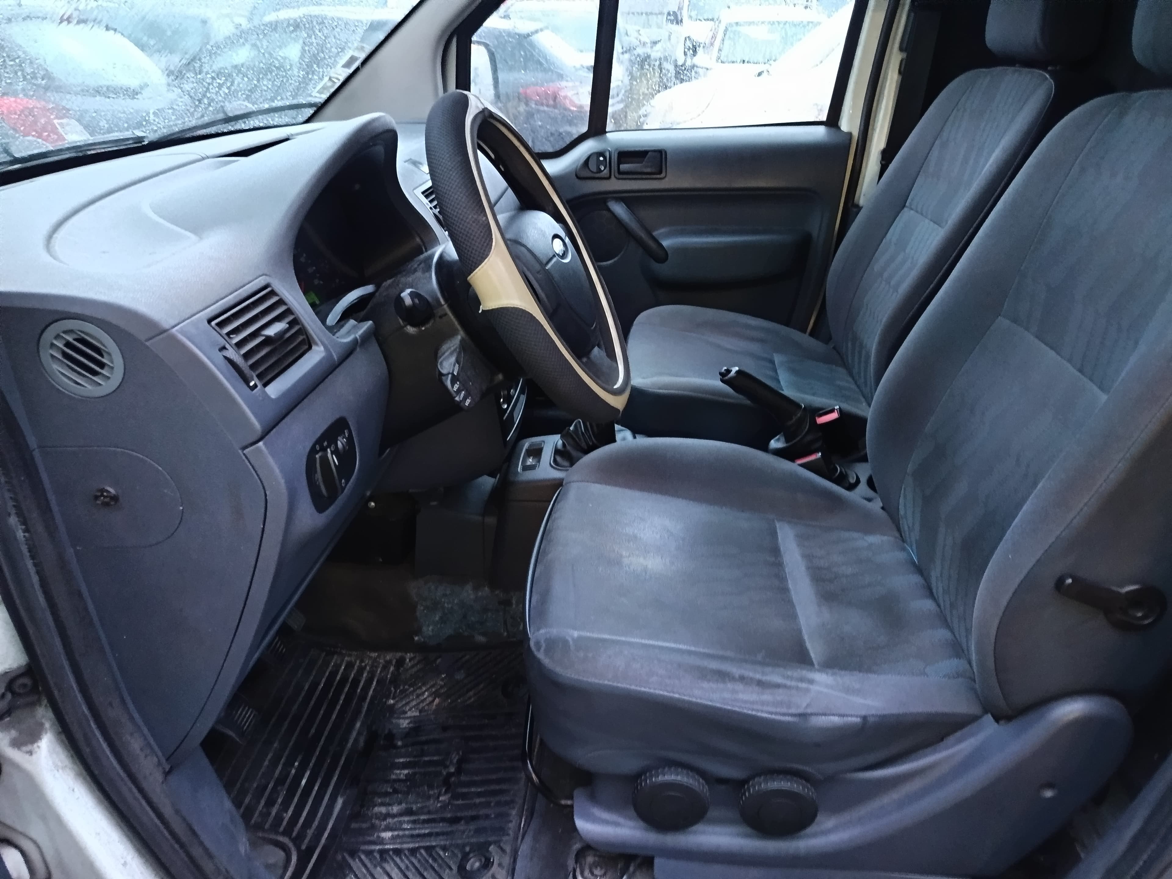 Ford Transit Connect · Ano 2008 — image 25
